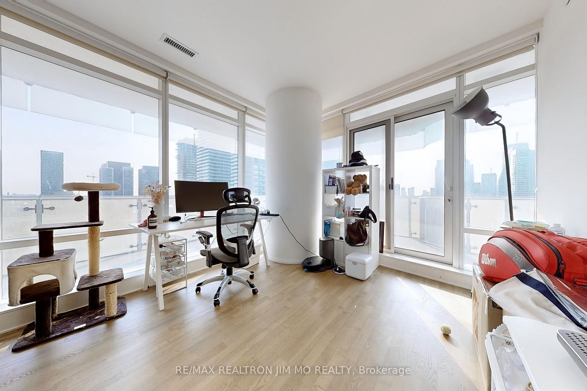 Photo 3 of Unit 2304, 1 Bloor Street E, Toronto, Church-Yonge Corridor — HOMEH
