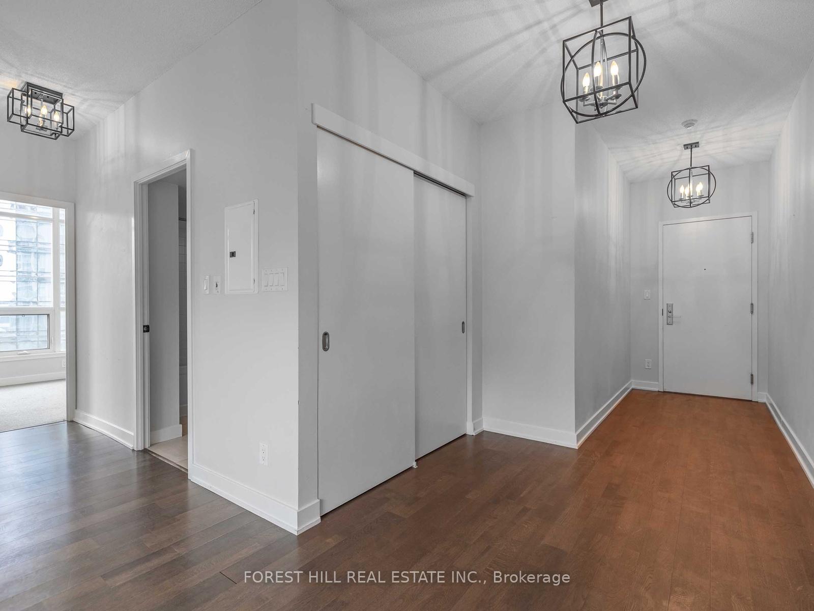 Photo 4 of Unit 1407, 126 Simcoe Street, Toronto, Waterfront Communities — HOMEH