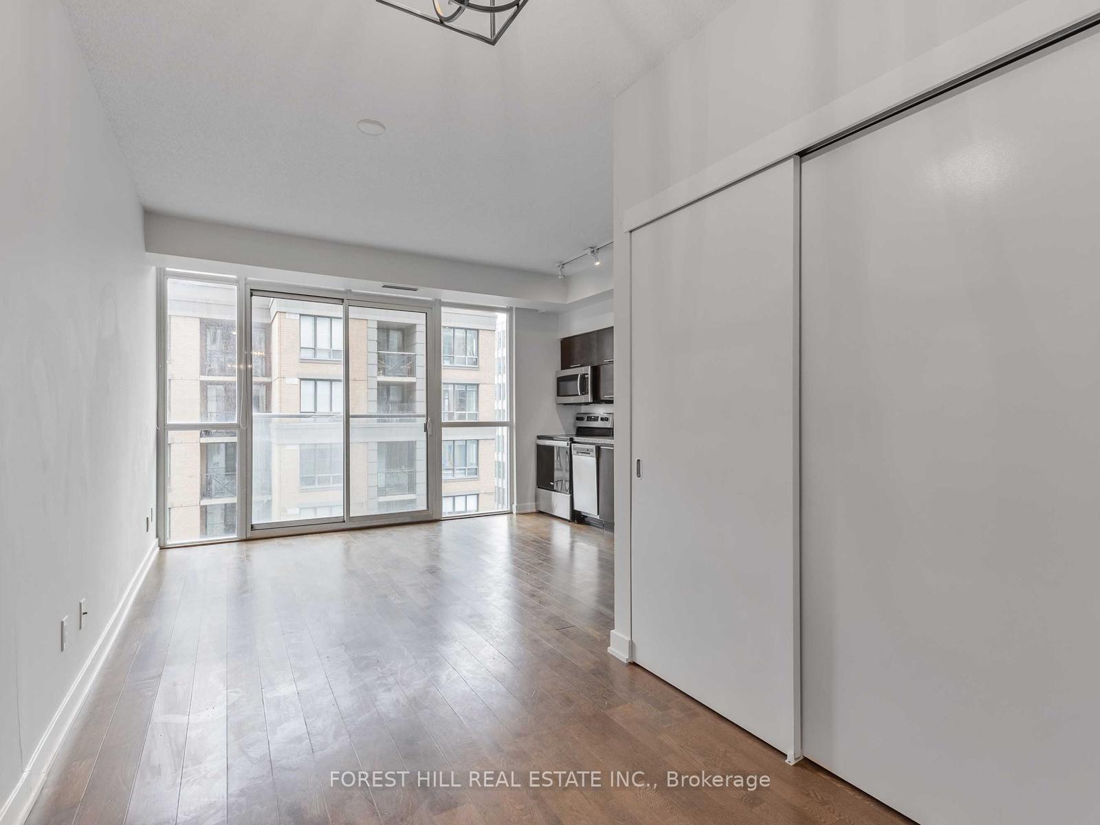Photo 5 of Unit 1407, 126 Simcoe Street, Toronto, Waterfront Communities — HOMEH