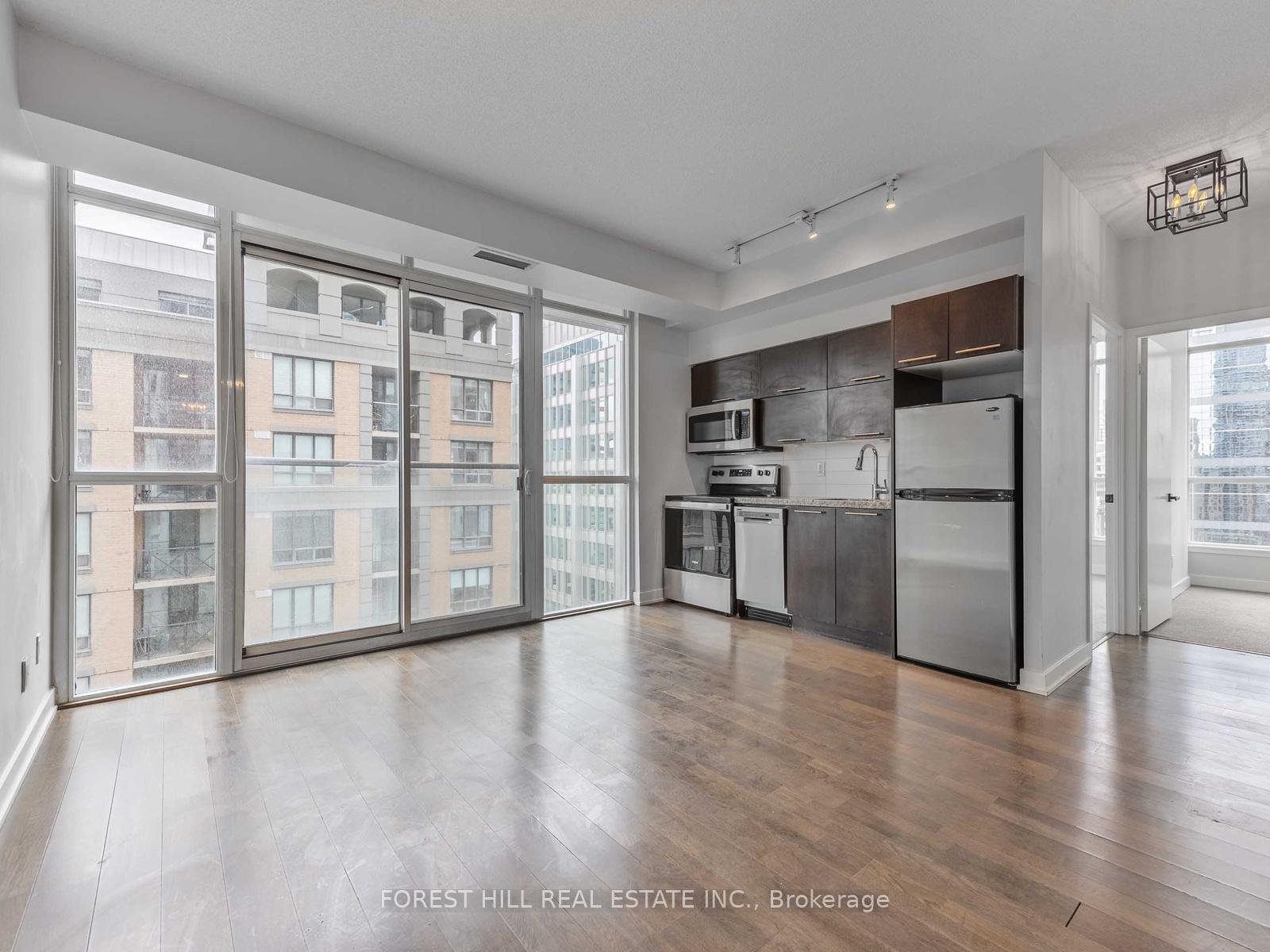 Photo 8 of Unit 1407, 126 Simcoe Street, Toronto, Waterfront Communities — HOMEH