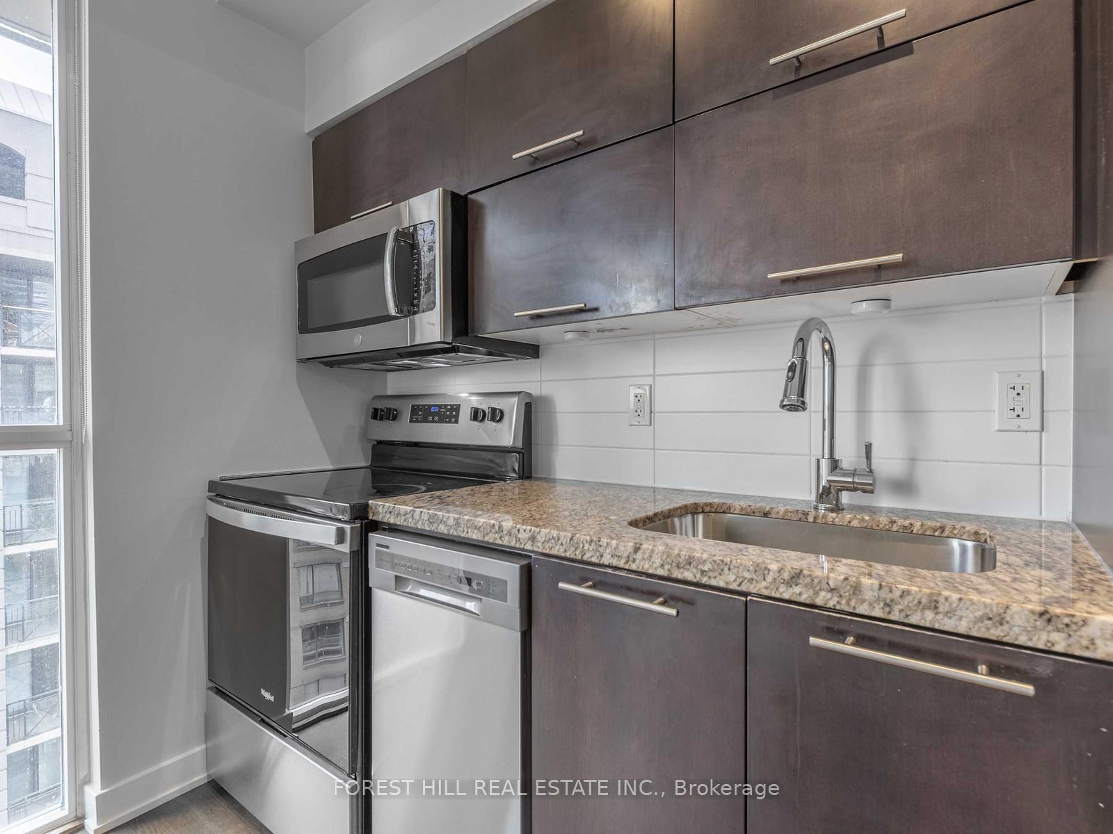 Photo 11 of Unit 1407, 126 Simcoe Street, Toronto, Waterfront Communities — HOMEH