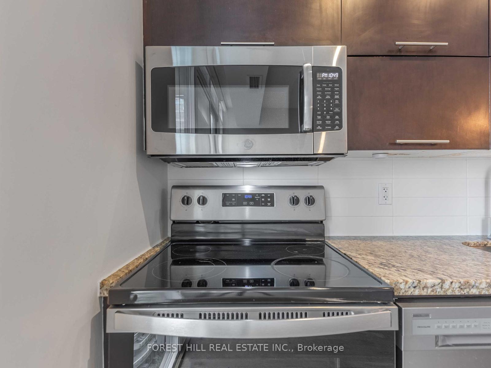 Photo 12 of Unit 1407, 126 Simcoe Street, Toronto, Waterfront Communities — HOMEH