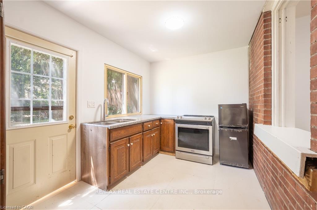 Photo 1 of 1274 Barton Street E, Hamilton, Crown Point — HOMEH