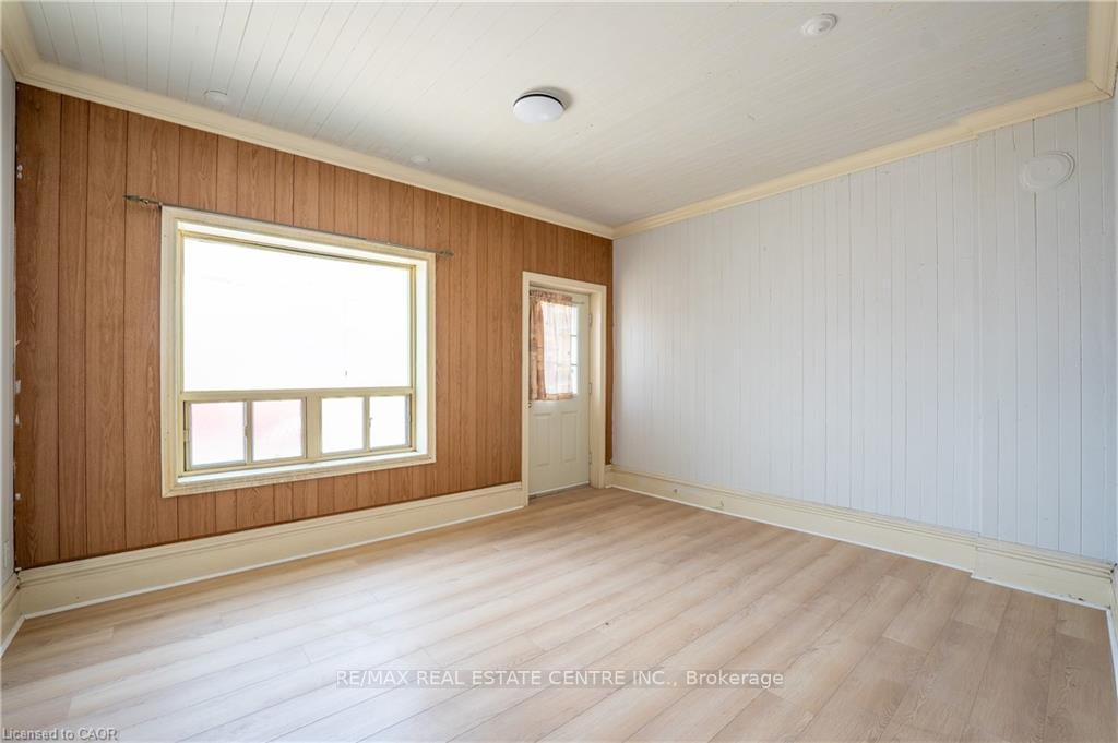 Photo 3 of 1274 Barton Street E, Hamilton, Crown Point — HOMEH