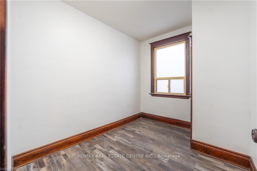 Photo 5 of 1274 Barton Street E, Hamilton, Crown Point — HOMEH