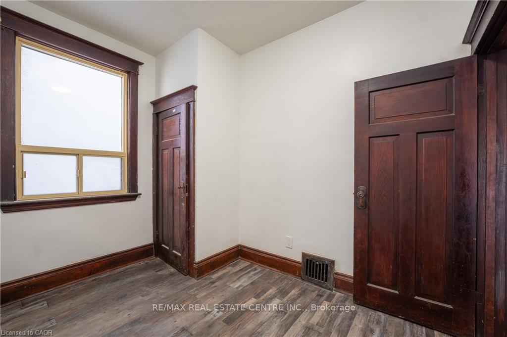 Photo 6 of 1274 Barton Street E, Hamilton, Crown Point — HOMEH