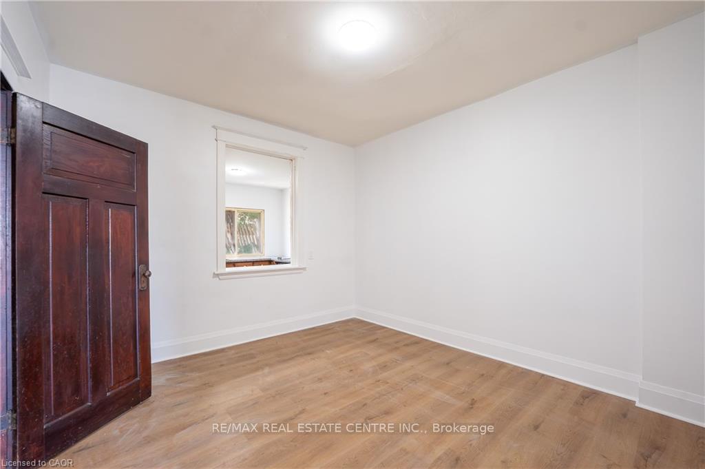 Photo 8 of 1274 Barton Street E, Hamilton, Crown Point — HOMEH