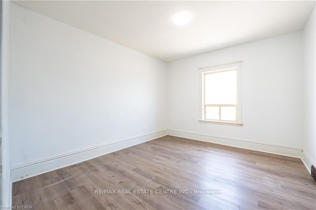 Photo 9 of 1274 Barton Street E, Hamilton, Crown Point — HOMEH