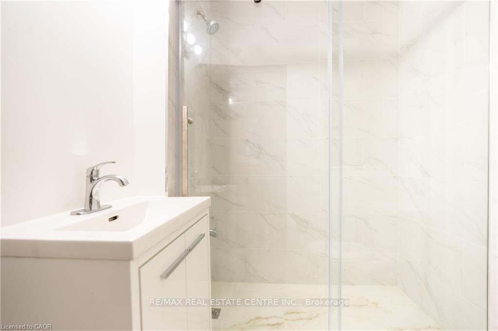 Photo 12 of 1274 Barton Street E, Hamilton, Crown Point — HOMEH