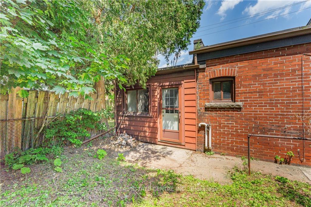 Photo 15 of 1274 Barton Street E, Hamilton, Crown Point — HOMEH