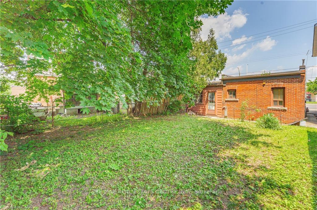 Photo 16 of 1274 Barton Street E, Hamilton, Crown Point — HOMEH