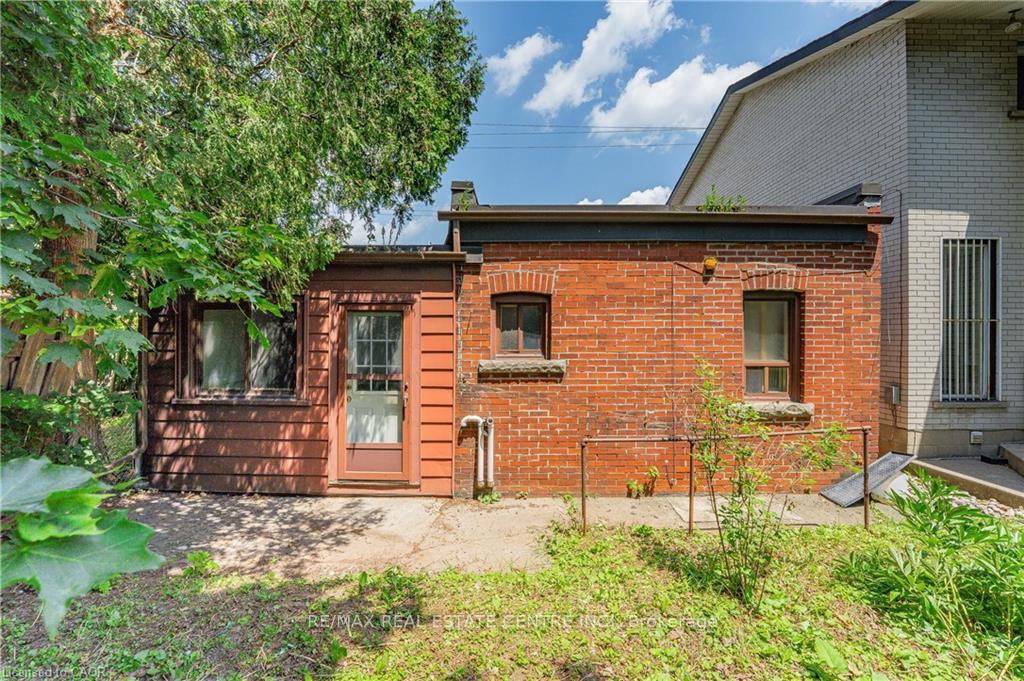 Photo 17 of 1274 Barton Street E, Hamilton, Crown Point — HOMEH