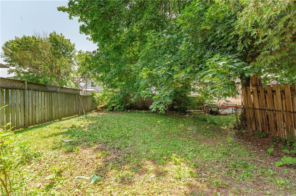 Photo 19 of 1274 Barton Street E, Hamilton, Crown Point — HOMEH