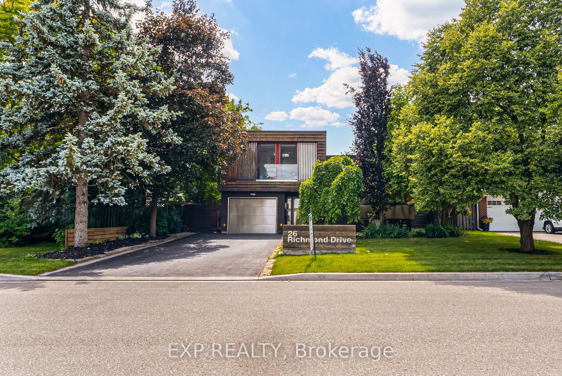 Photo 2 of 26 Richmond Drive, Brampton, Brampton East — HOMEH