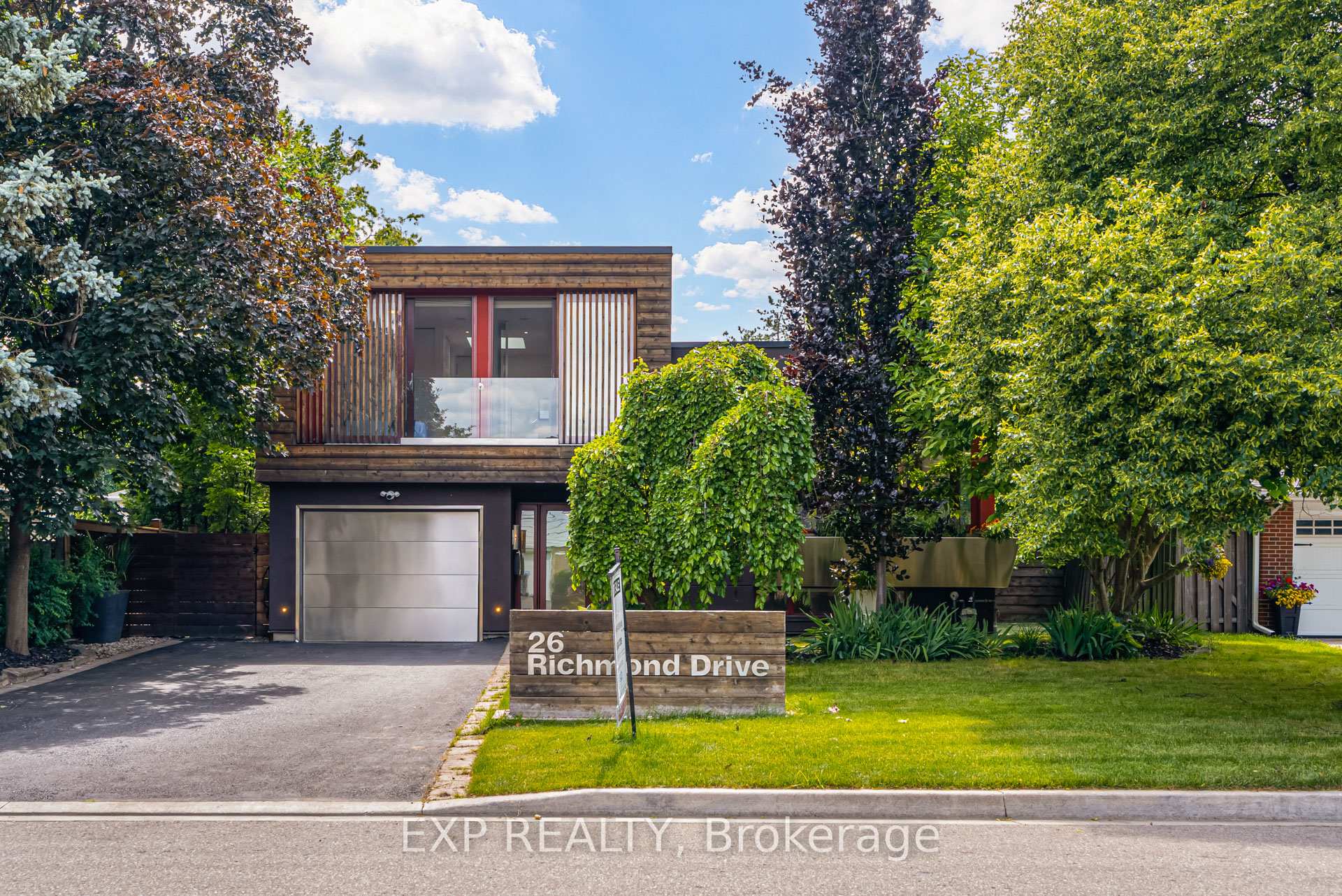 Photo 4 of 26 Richmond Drive, Brampton, Brampton East — HOMEH