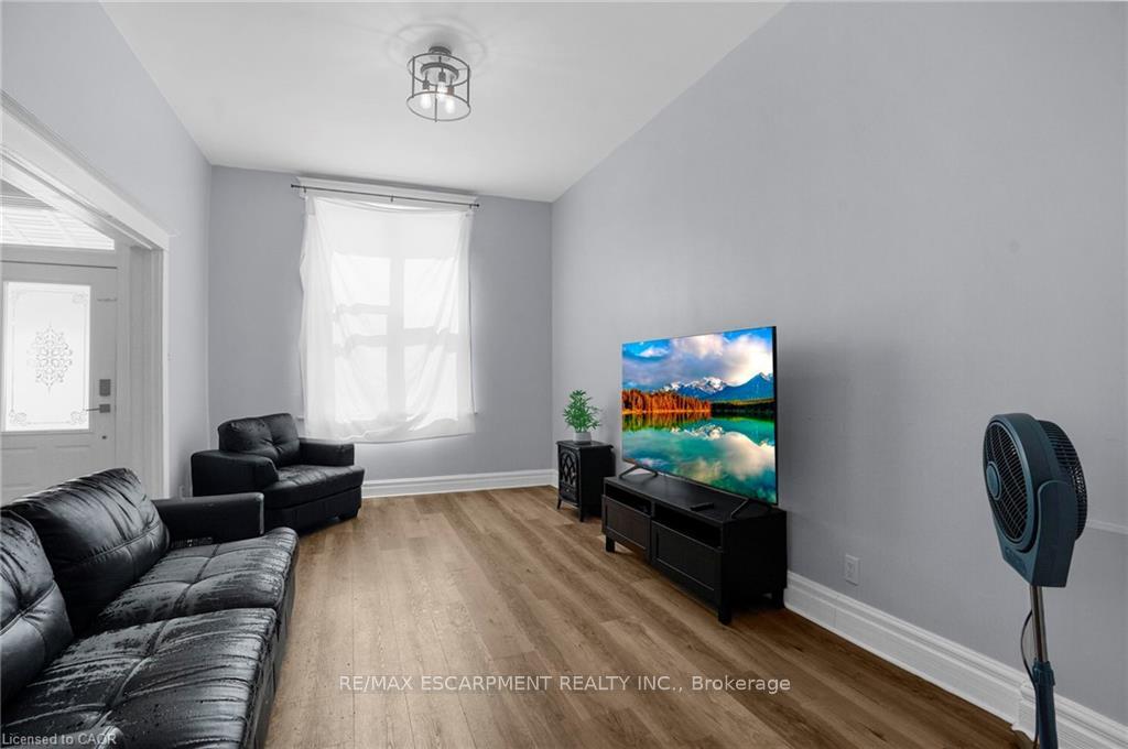 Photo 5 of 11 Wright Avenue, Hamilton, Landsdale — HOMEH