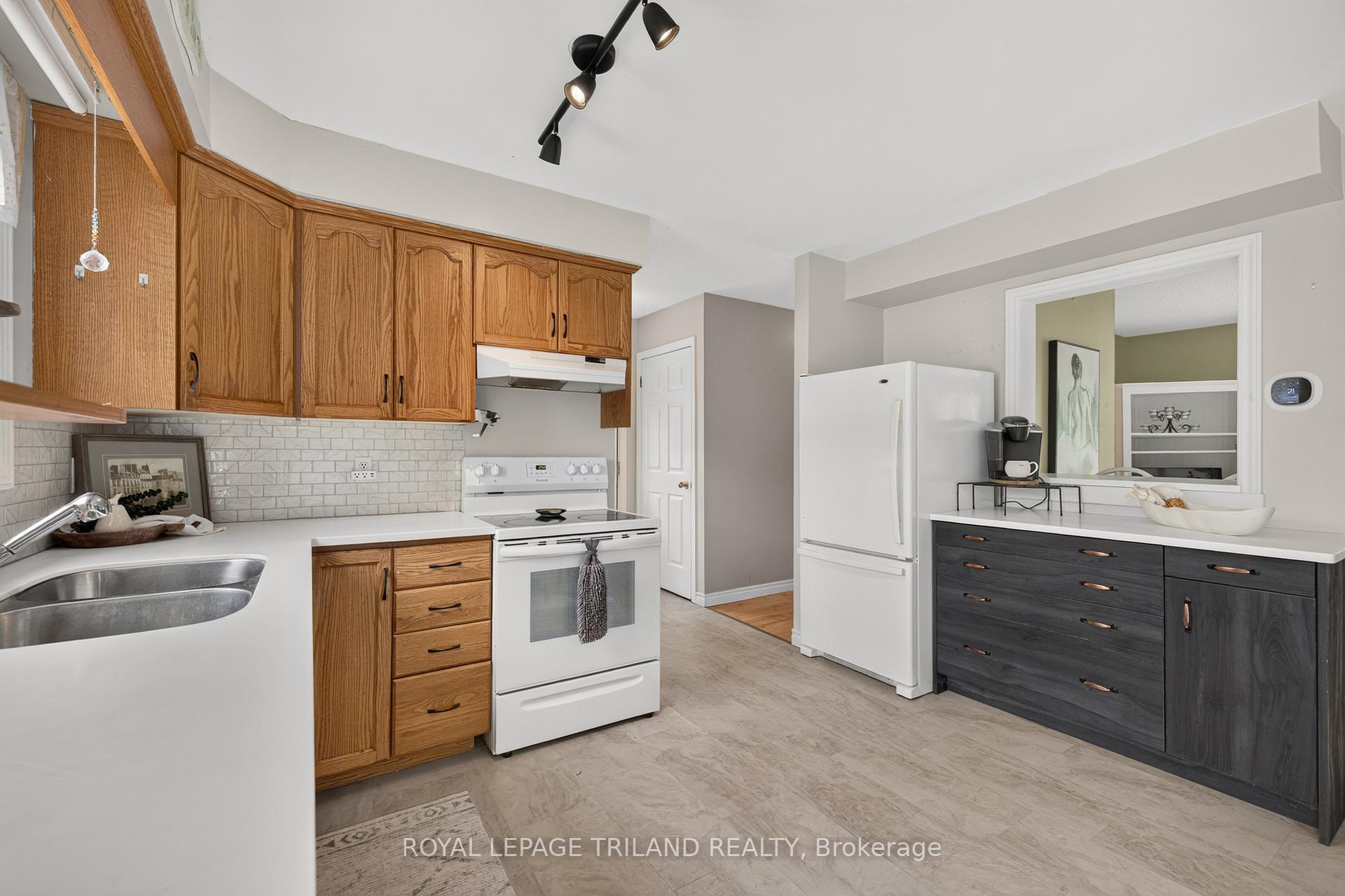 Photo 17 of 400 Highview Drive, St. Thomas — HOMEH