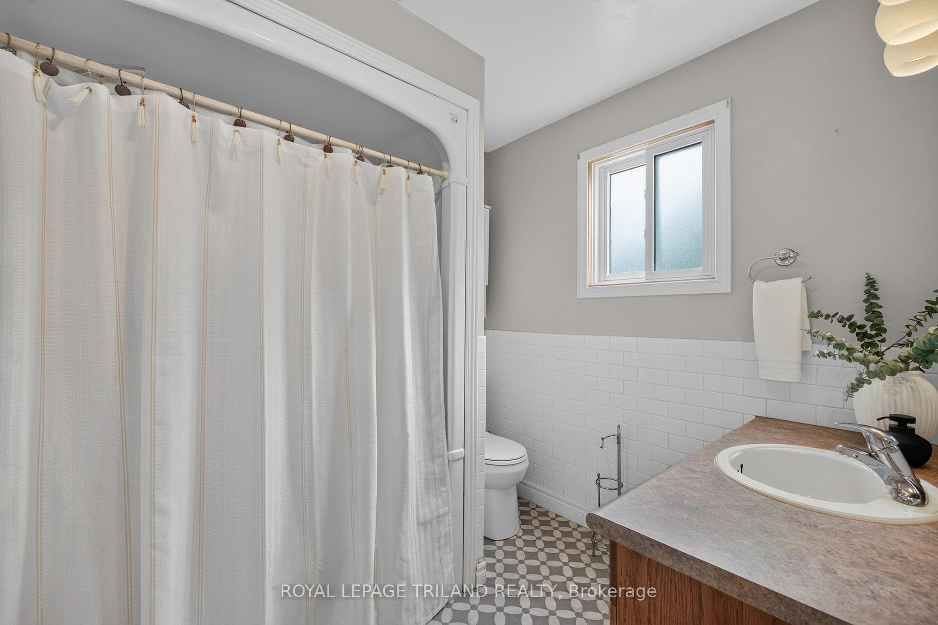 Photo 25 of 400 Highview Drive, St. Thomas — HOMEH