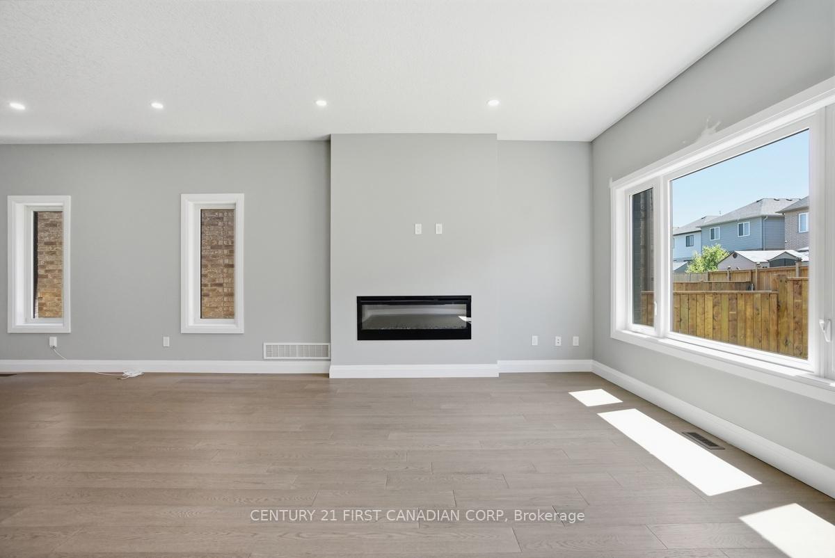 Photo 8 of Unit UPPER, 2775 Oriole Drive, London, South U — HOMEH