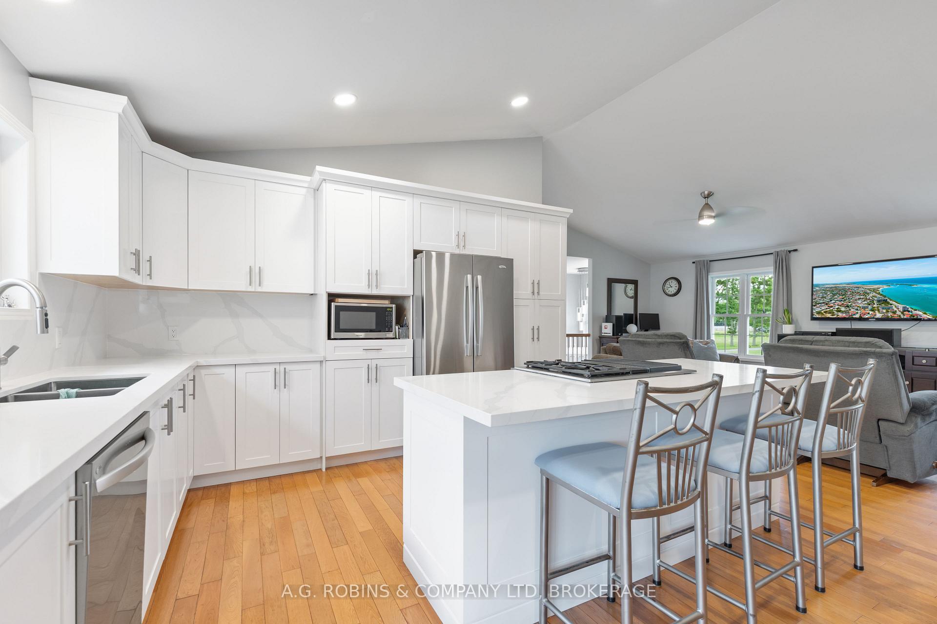 Photo 18 of 12312 Lakeshore Road, Wainfleet, Lakeshore — HOMEH