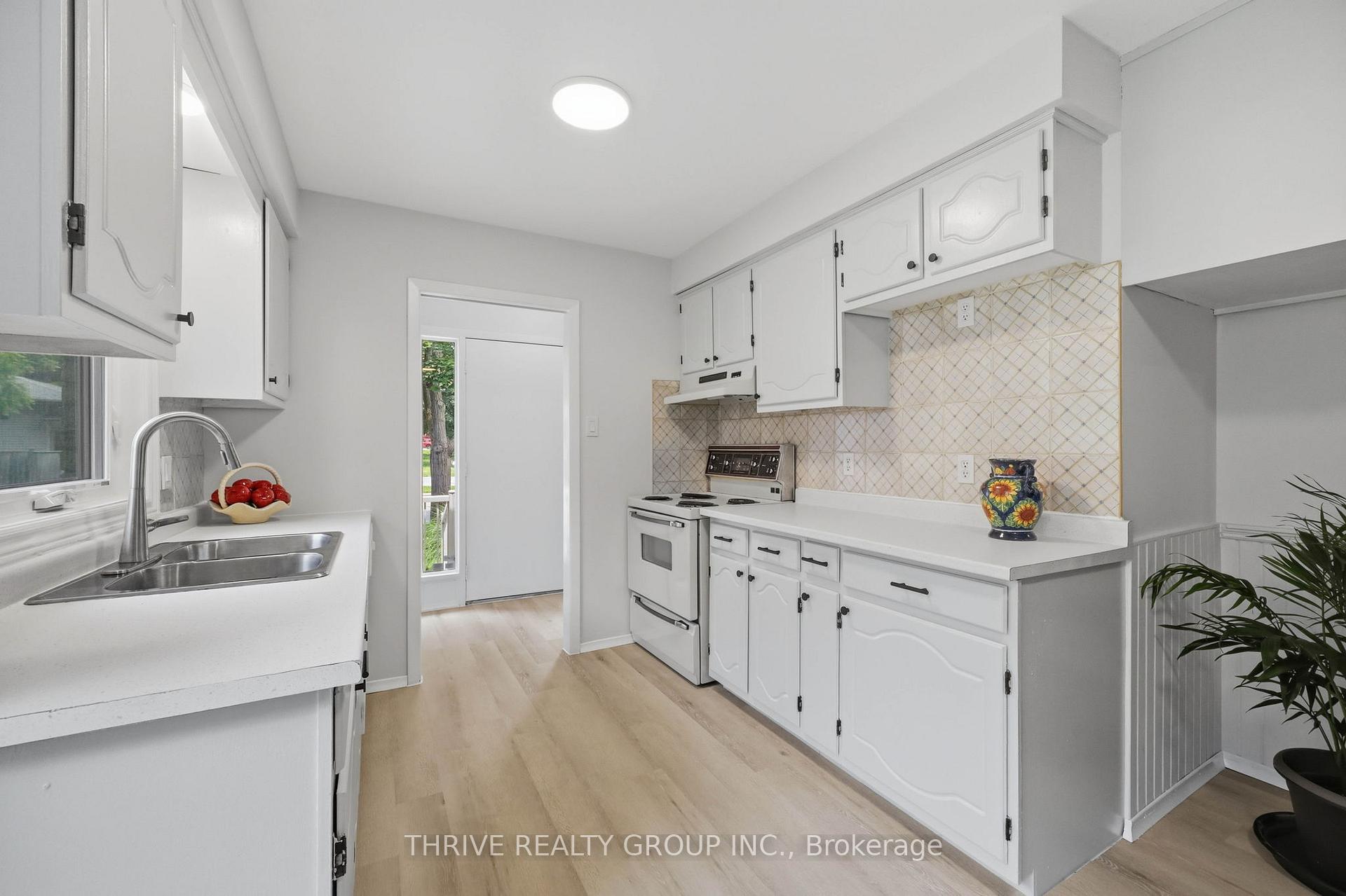 Photo 9 of 115 Haliburton Road, London, South K — HOMEH