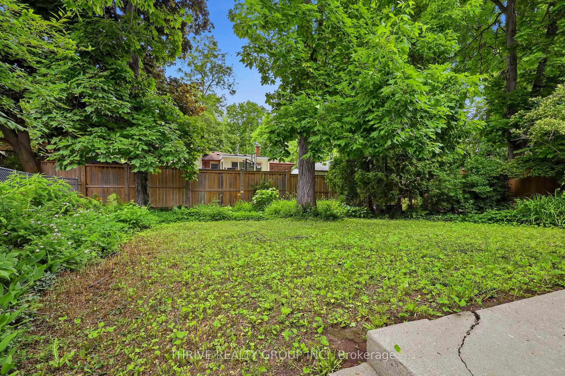 Photo 25 of 115 Haliburton Road, London, South K — HOMEH