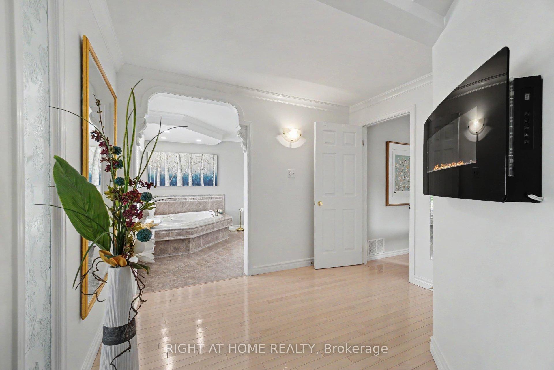 Photo 19 of 1484 Meadowbrook Road, Ottawa, Pineview — HOMEH