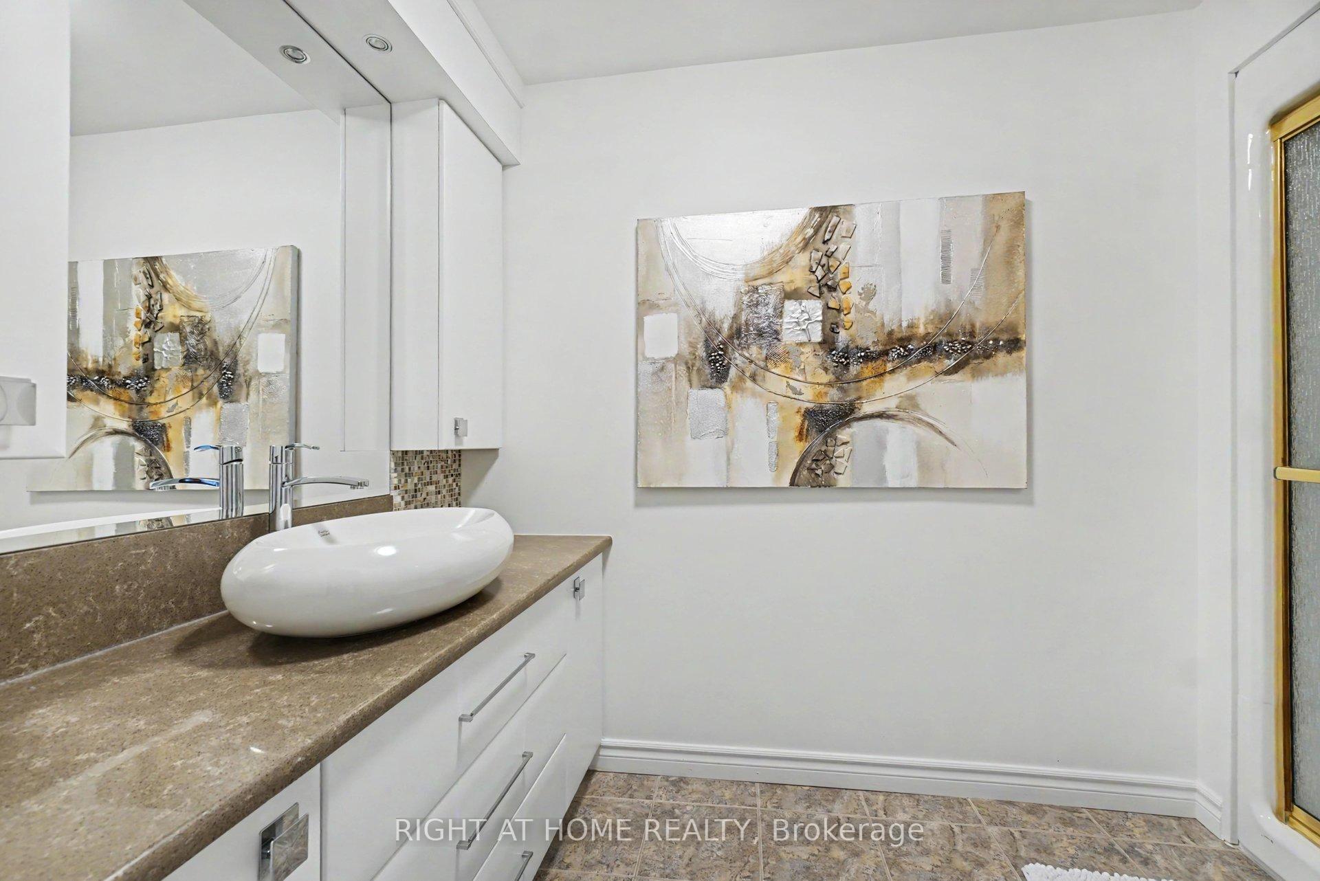Photo 23 of 1484 Meadowbrook Road, Ottawa, Pineview — HOMEH