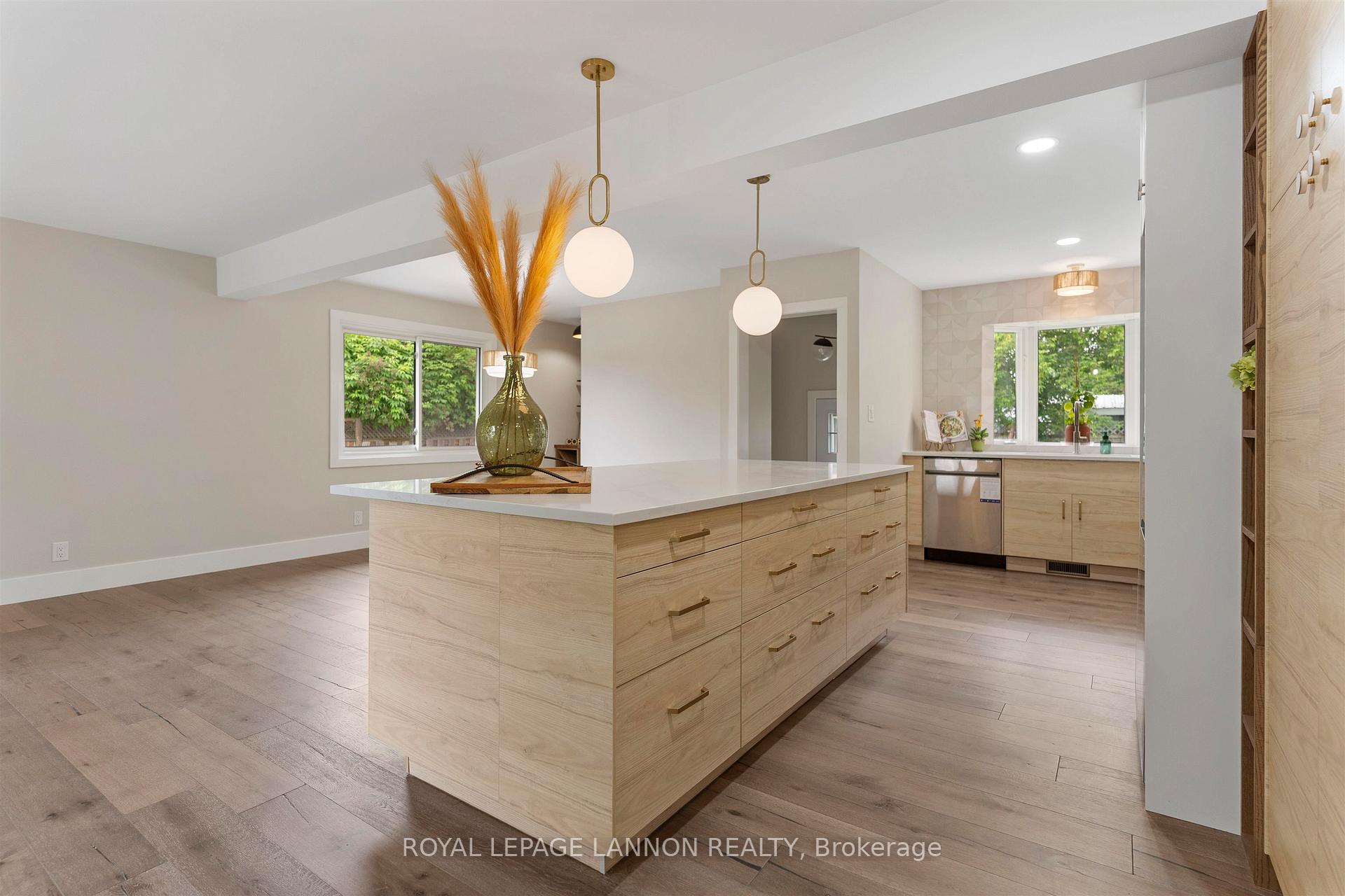 Photo 4 of 104 Riverview Drive, Thunder Bay, Edgewater Park — HOMEH