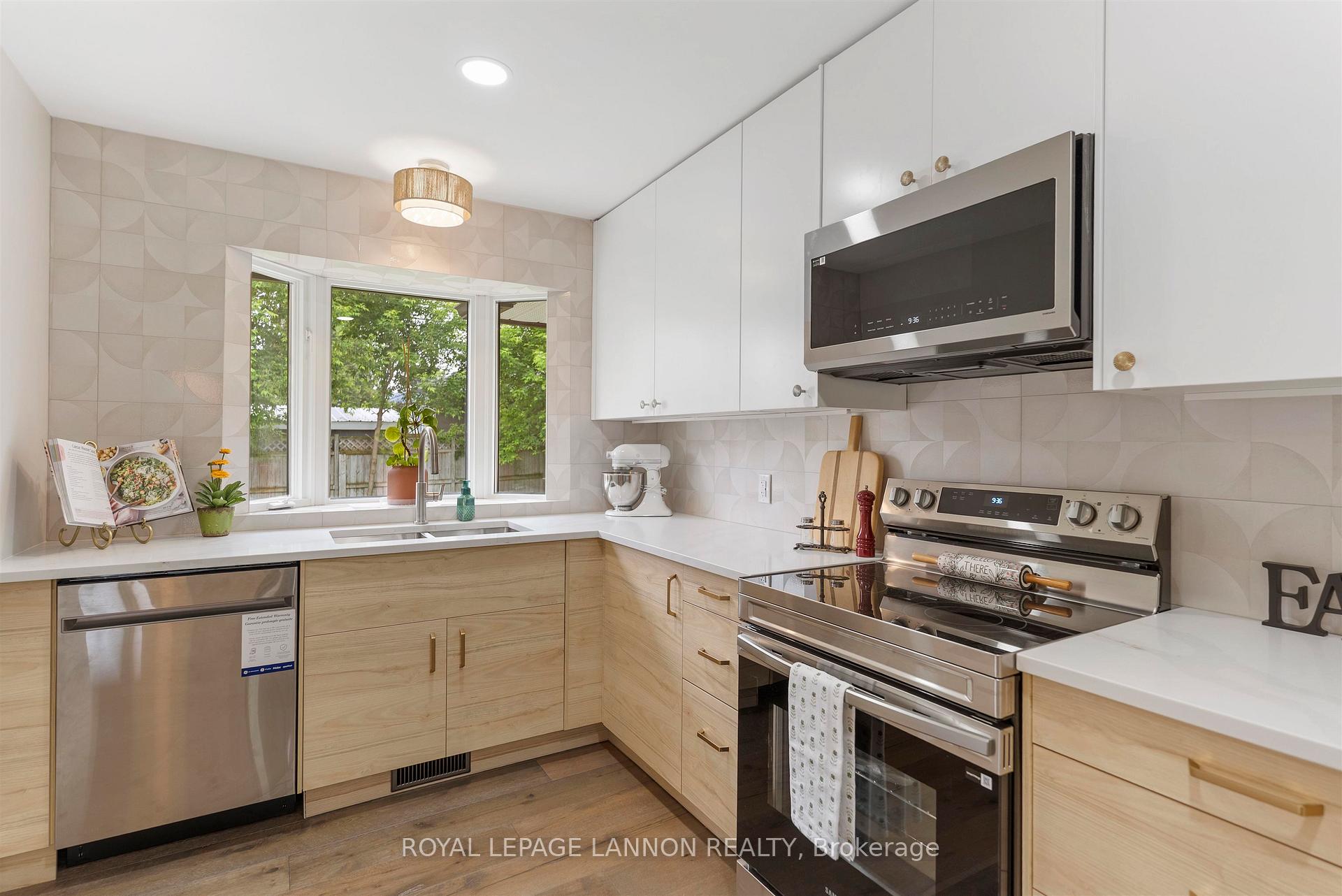 Photo 5 of 104 Riverview Drive, Thunder Bay, Edgewater Park — HOMEH
