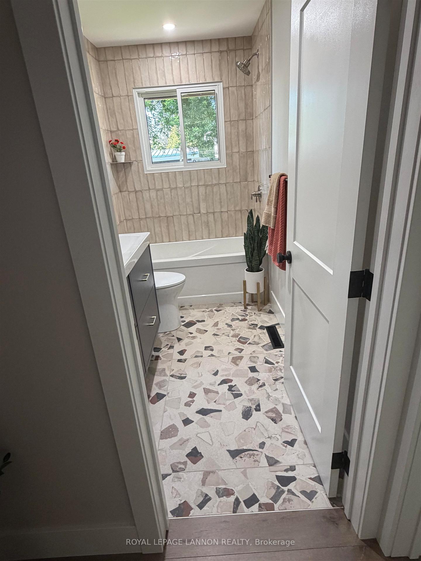 Photo 18 of 104 Riverview Drive, Thunder Bay, Edgewater Park — HOMEH