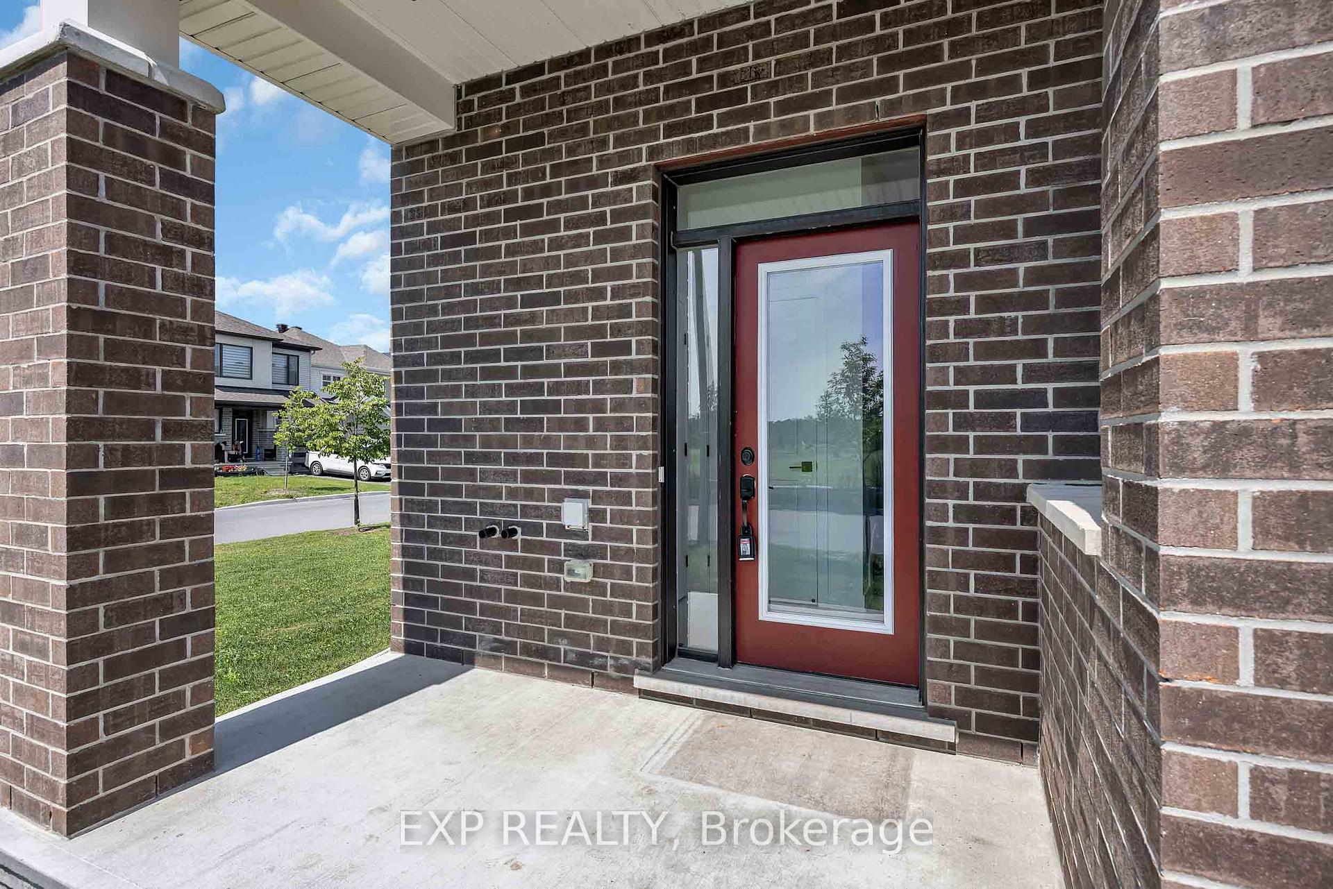 Photo 4 of 155 Yearling Circle, Ottawa, Goulbourn Twp From Franktown Rd/South To Rideau — HOMEH
