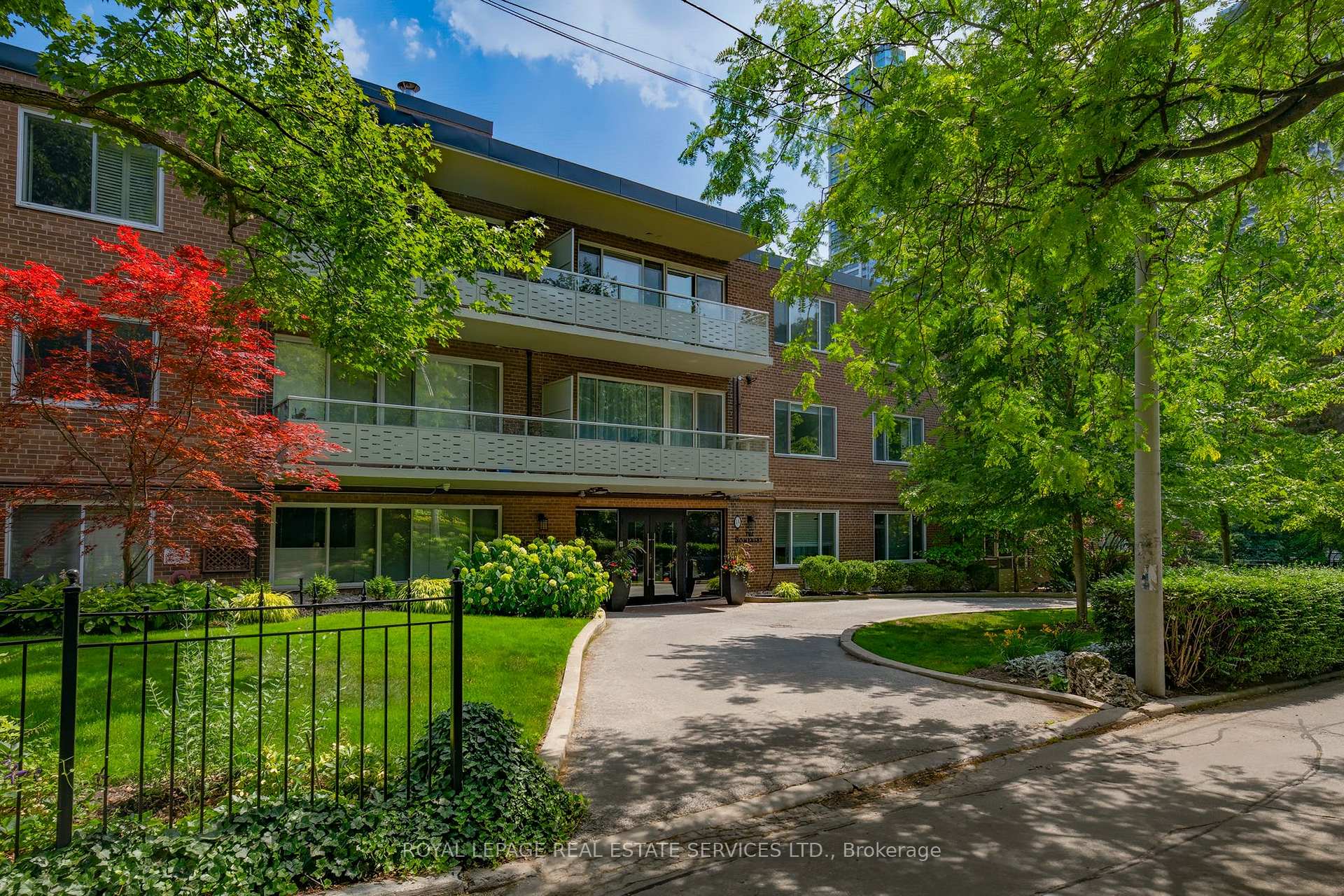 Front of Unit 404, 1 A Dale Avenue