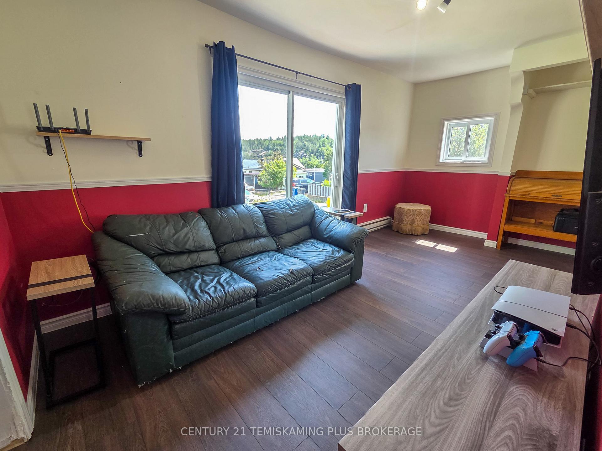 Photo 5 of 42 Russell Street, Cobalt — HOMEH