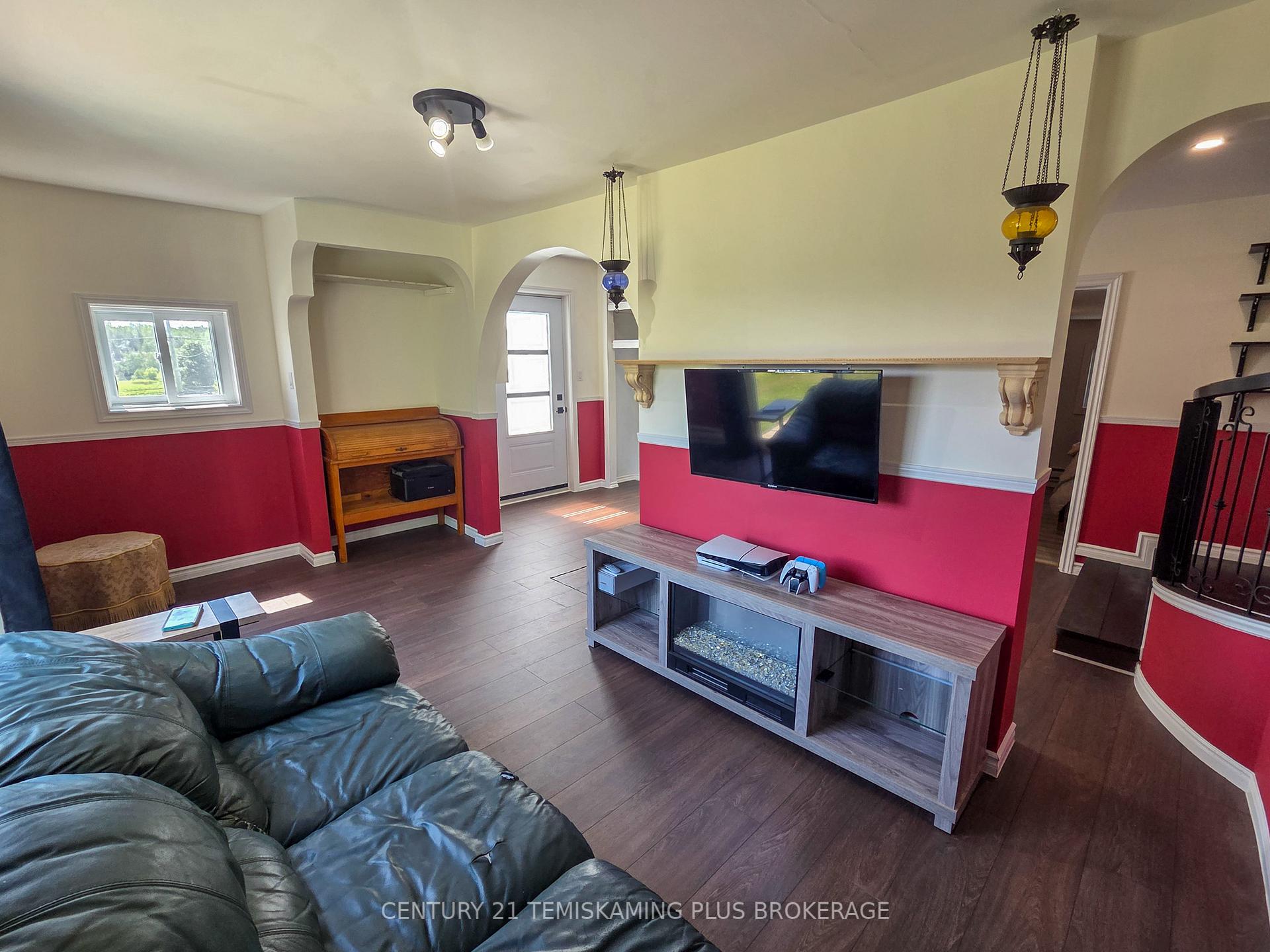 Photo 6 of 42 Russell Street, Cobalt — HOMEH