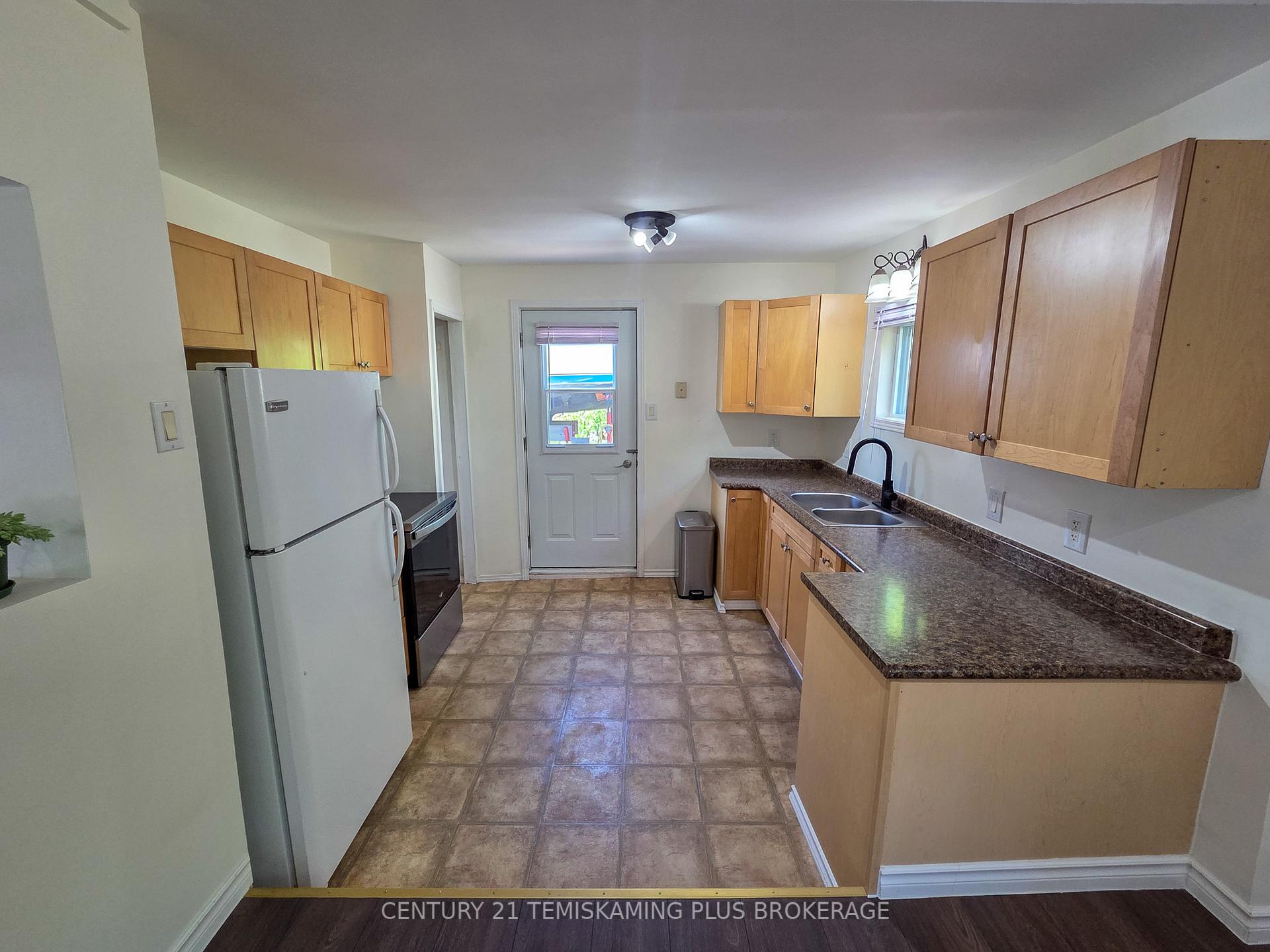 Photo 9 of 42 Russell Street, Cobalt — HOMEH