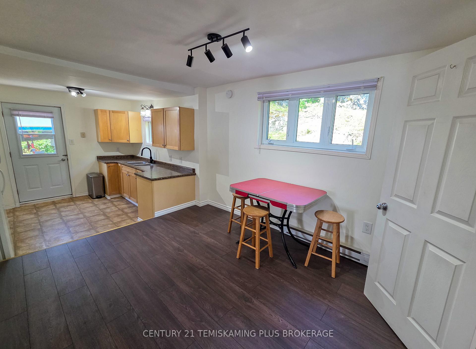 Photo 10 of 42 Russell Street, Cobalt — HOMEH