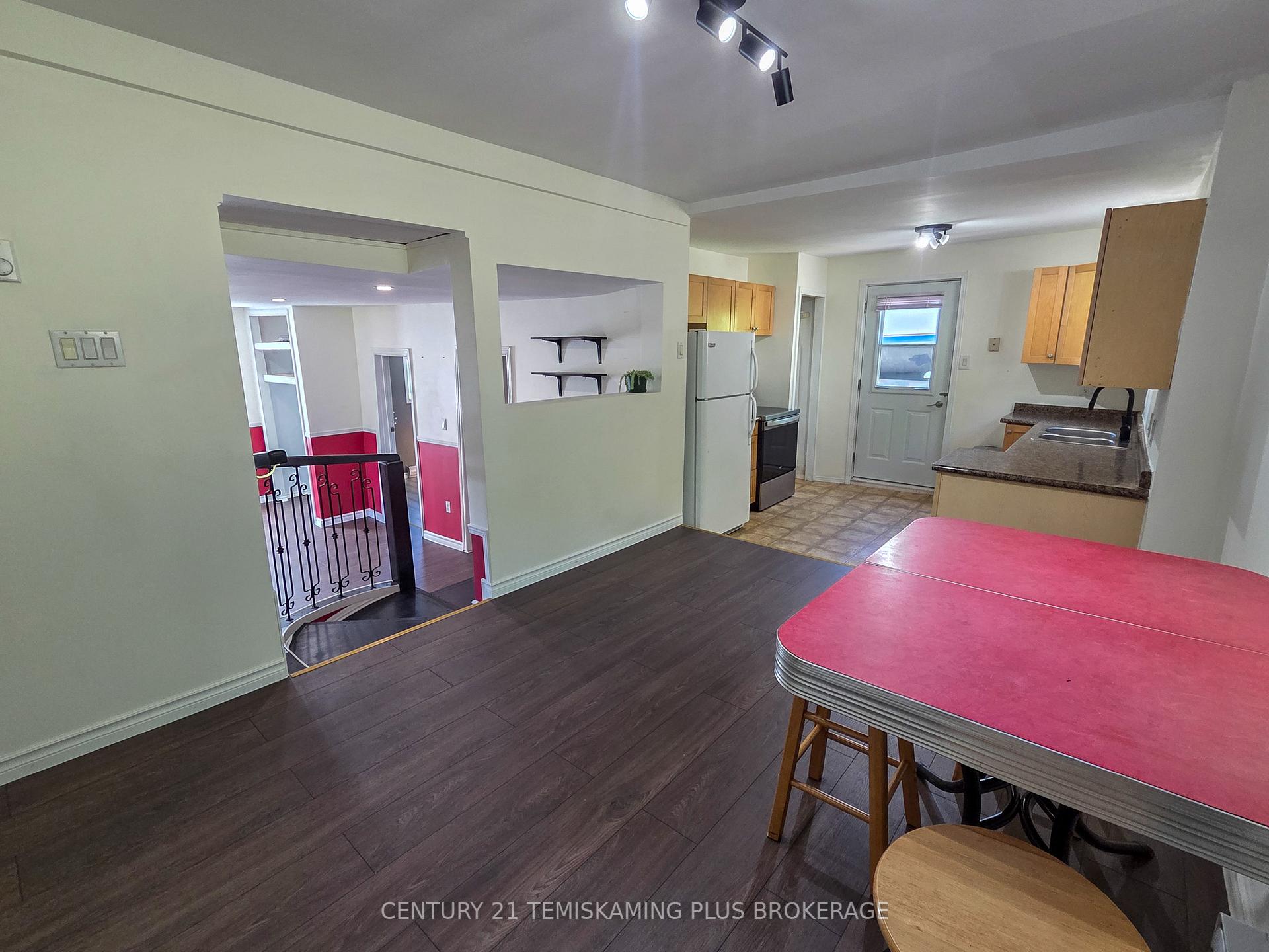 Photo 11 of 42 Russell Street, Cobalt — HOMEH