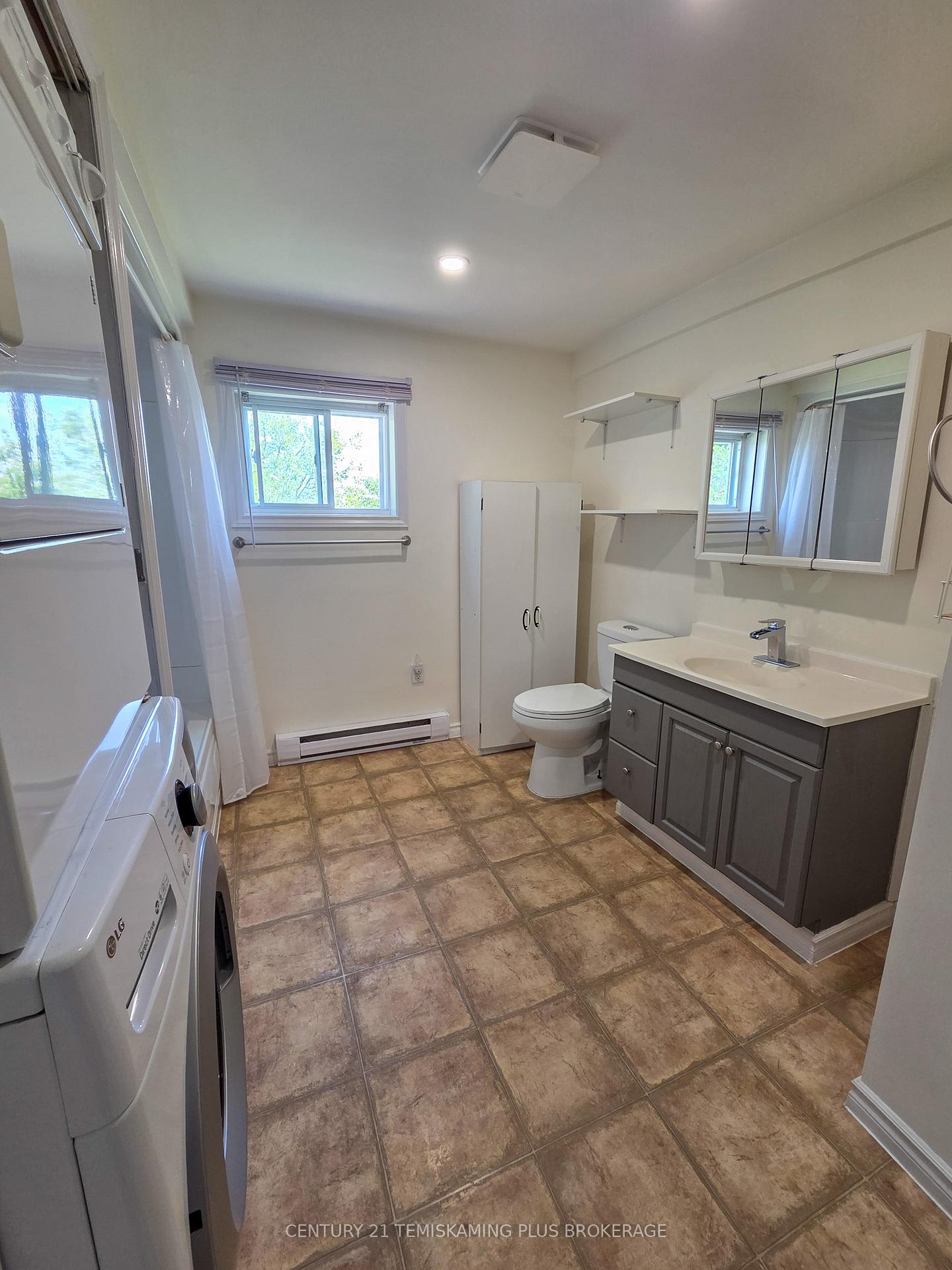 Photo 12 of 42 Russell Street, Cobalt — HOMEH