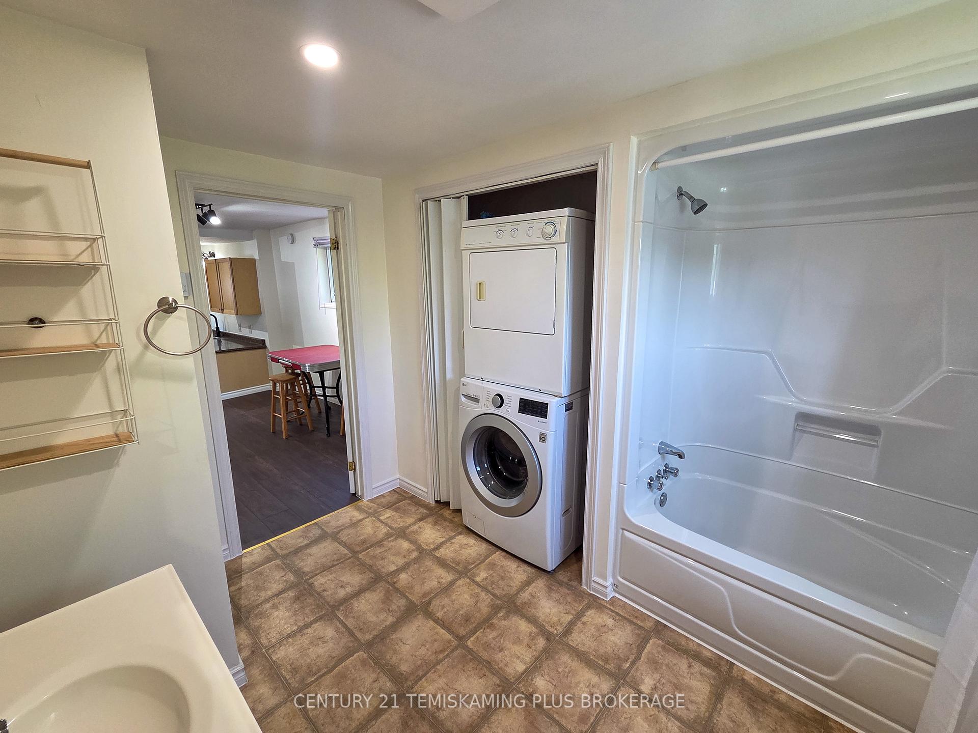 Photo 13 of 42 Russell Street, Cobalt — HOMEH