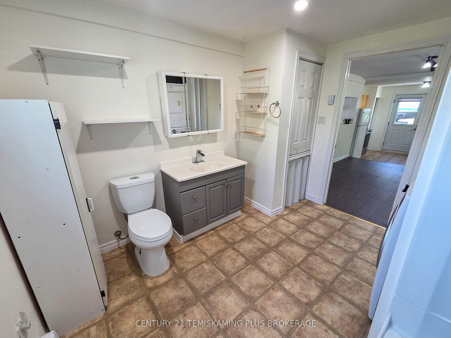 Photo 14 of 42 Russell Street, Cobalt — HOMEH