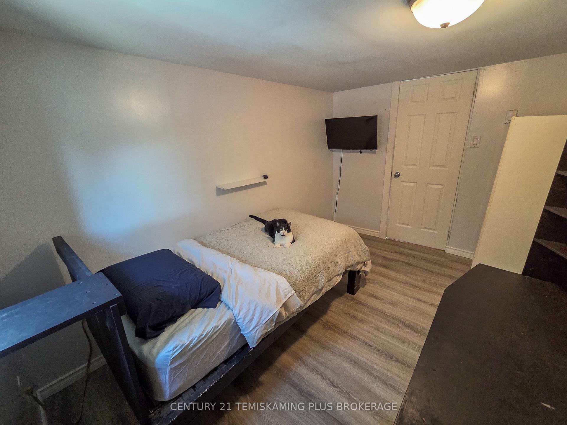 Photo 16 of 42 Russell Street, Cobalt — HOMEH