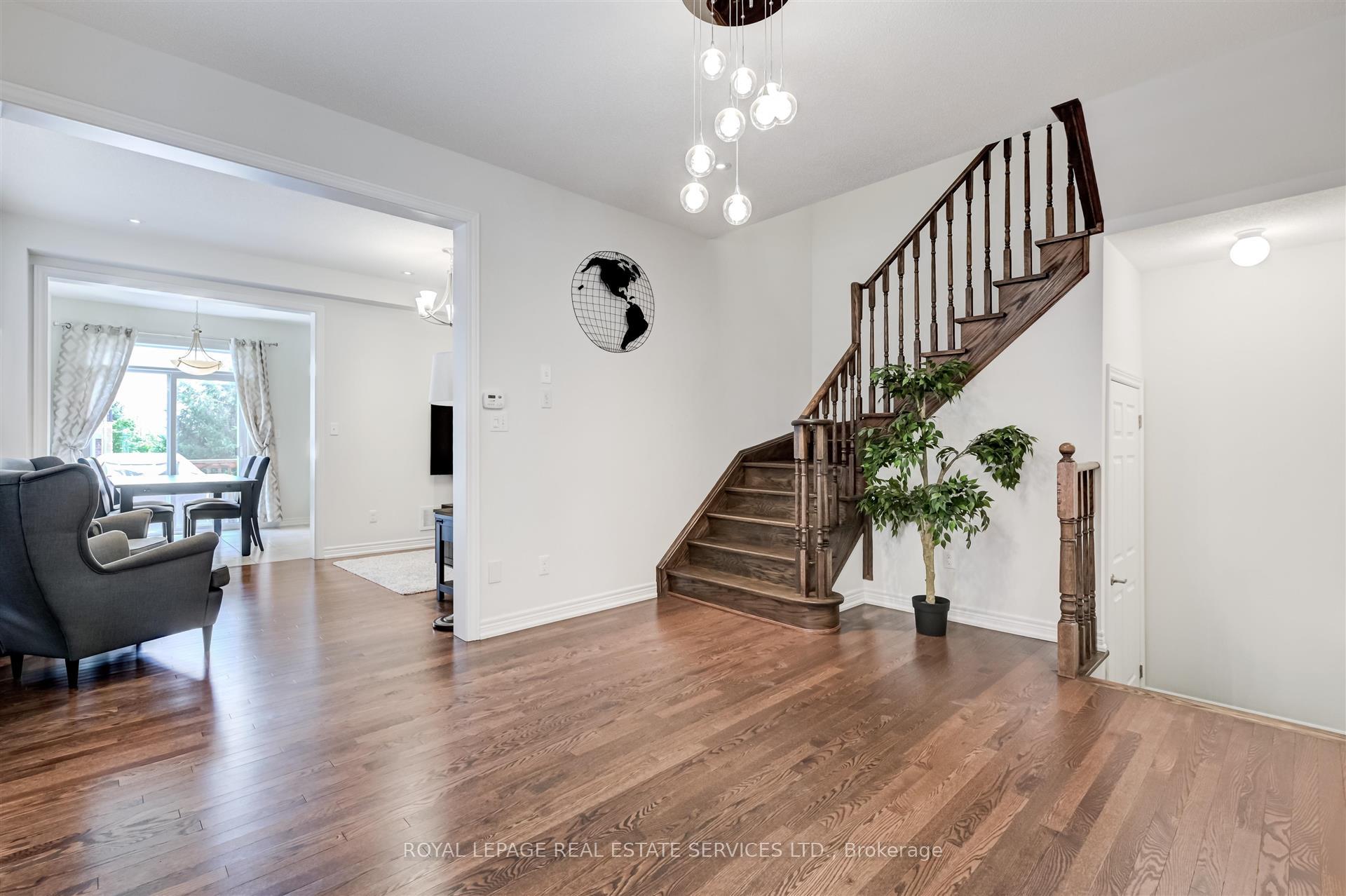Photo 2 of 27 Erinview Terrace, Etobicoke, Eringate-Centennial-West Deane — HOMEH