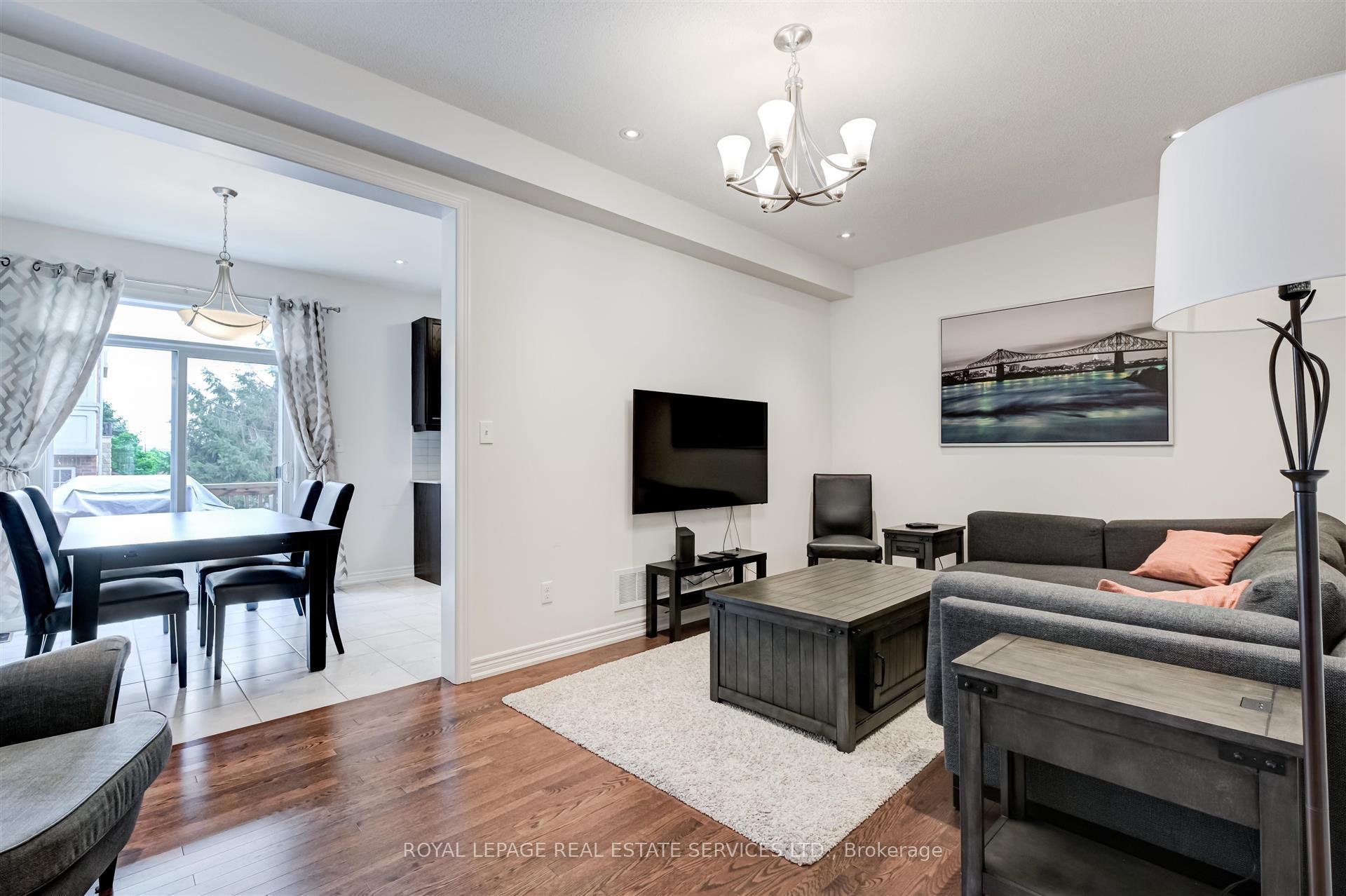 Photo 3 of 27 Erinview Terrace, Etobicoke, Eringate-Centennial-West Deane — HOMEH