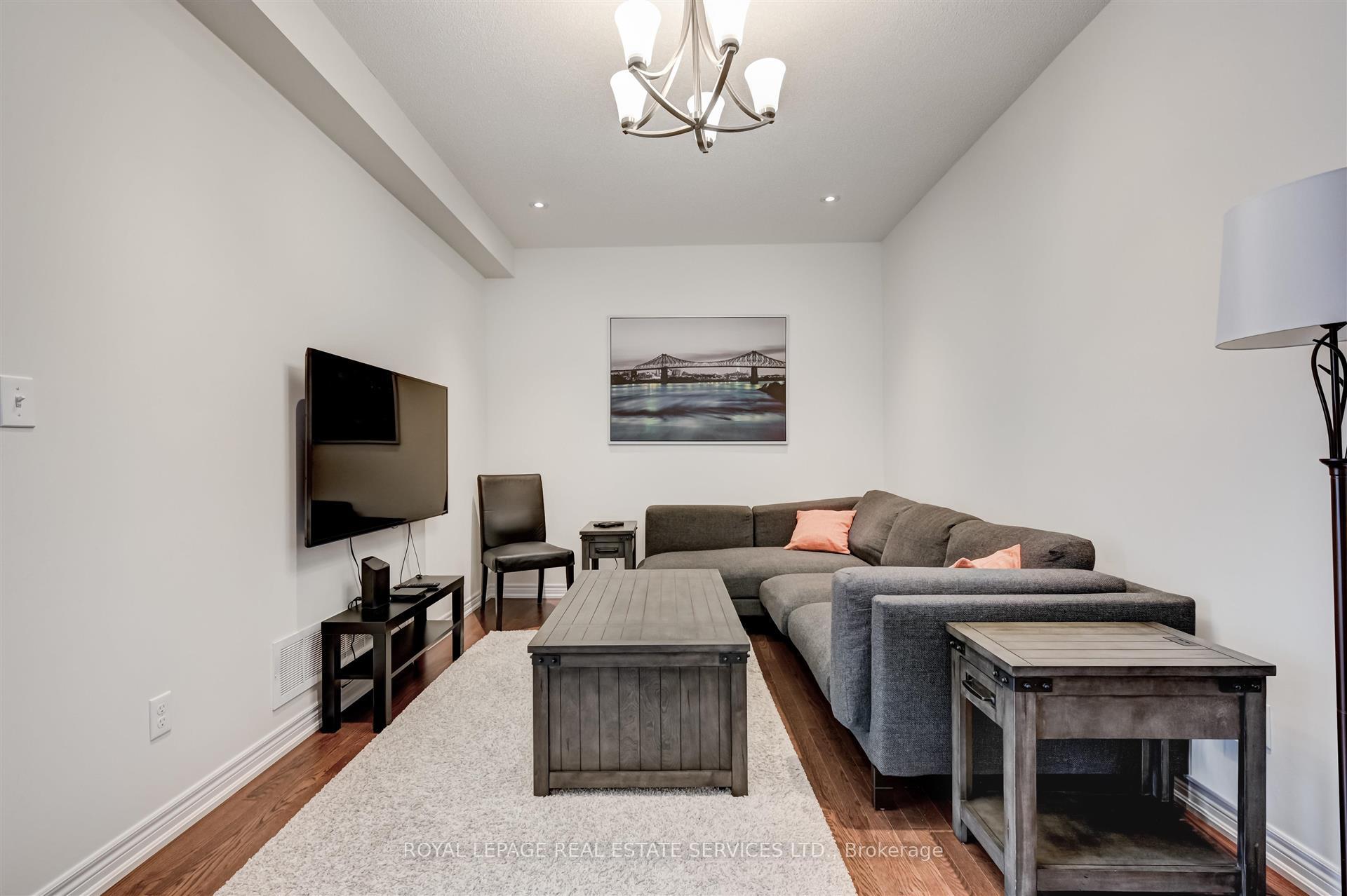 Photo 4 of 27 Erinview Terrace, Etobicoke, Eringate-Centennial-West Deane — HOMEH