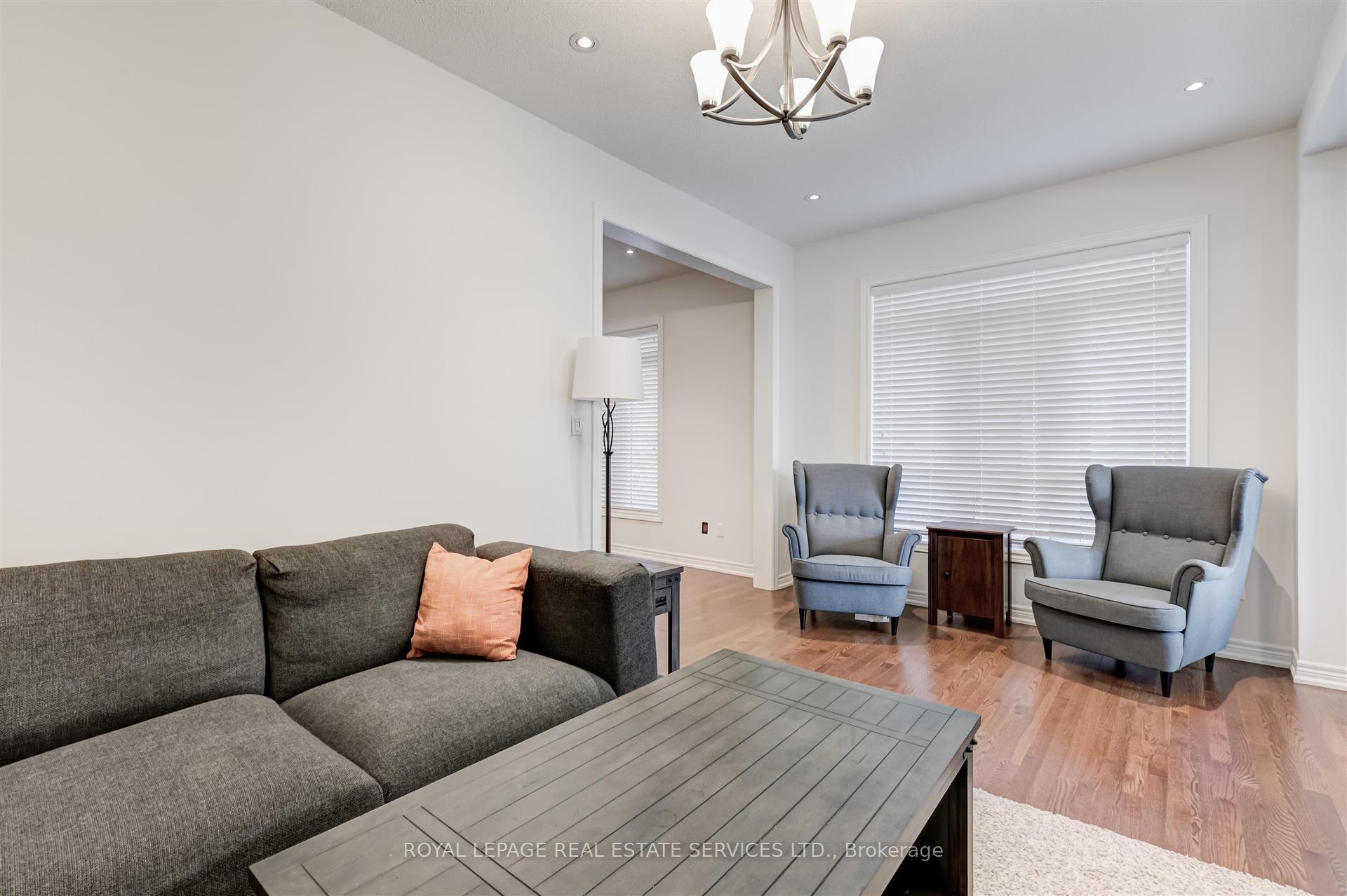Photo 6 of 27 Erinview Terrace, Etobicoke, Eringate-Centennial-West Deane — HOMEH