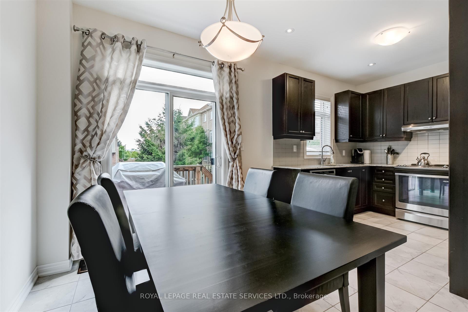 Photo 7 of 27 Erinview Terrace, Etobicoke, Eringate-Centennial-West Deane — HOMEH