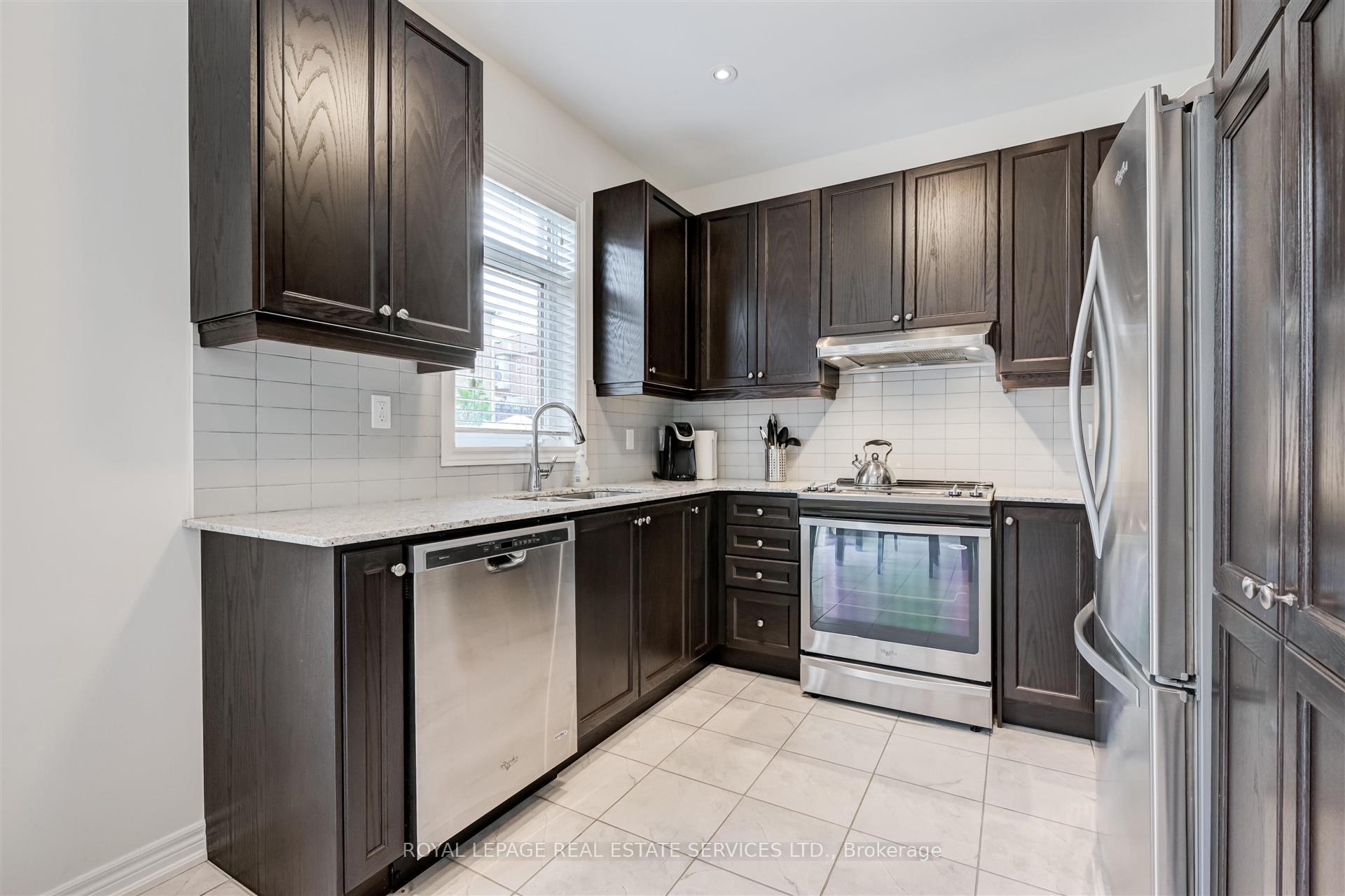Photo 9 of 27 Erinview Terrace, Etobicoke, Eringate-Centennial-West Deane — HOMEH