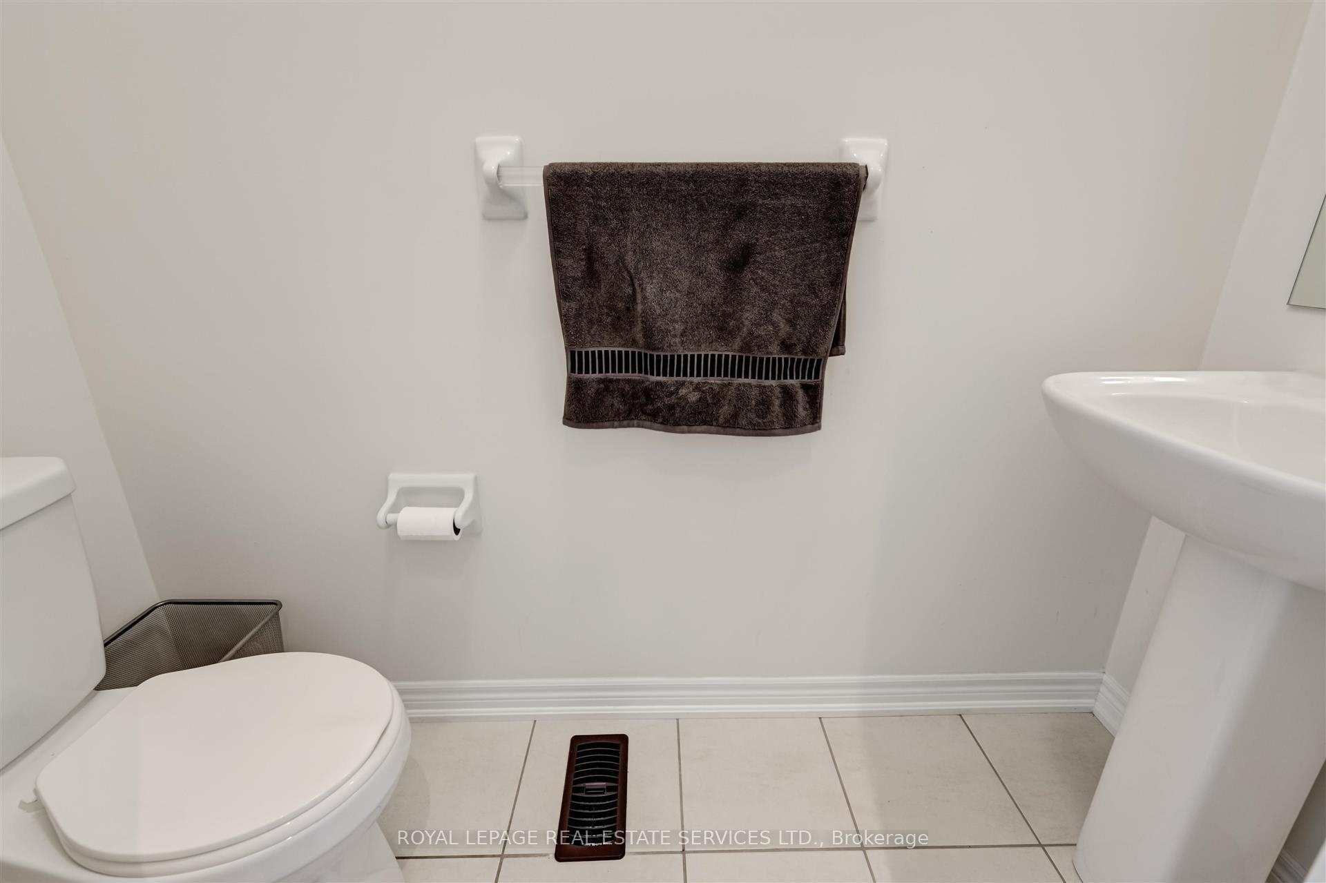 Photo 11 of 27 Erinview Terrace, Etobicoke, Eringate-Centennial-West Deane — HOMEH