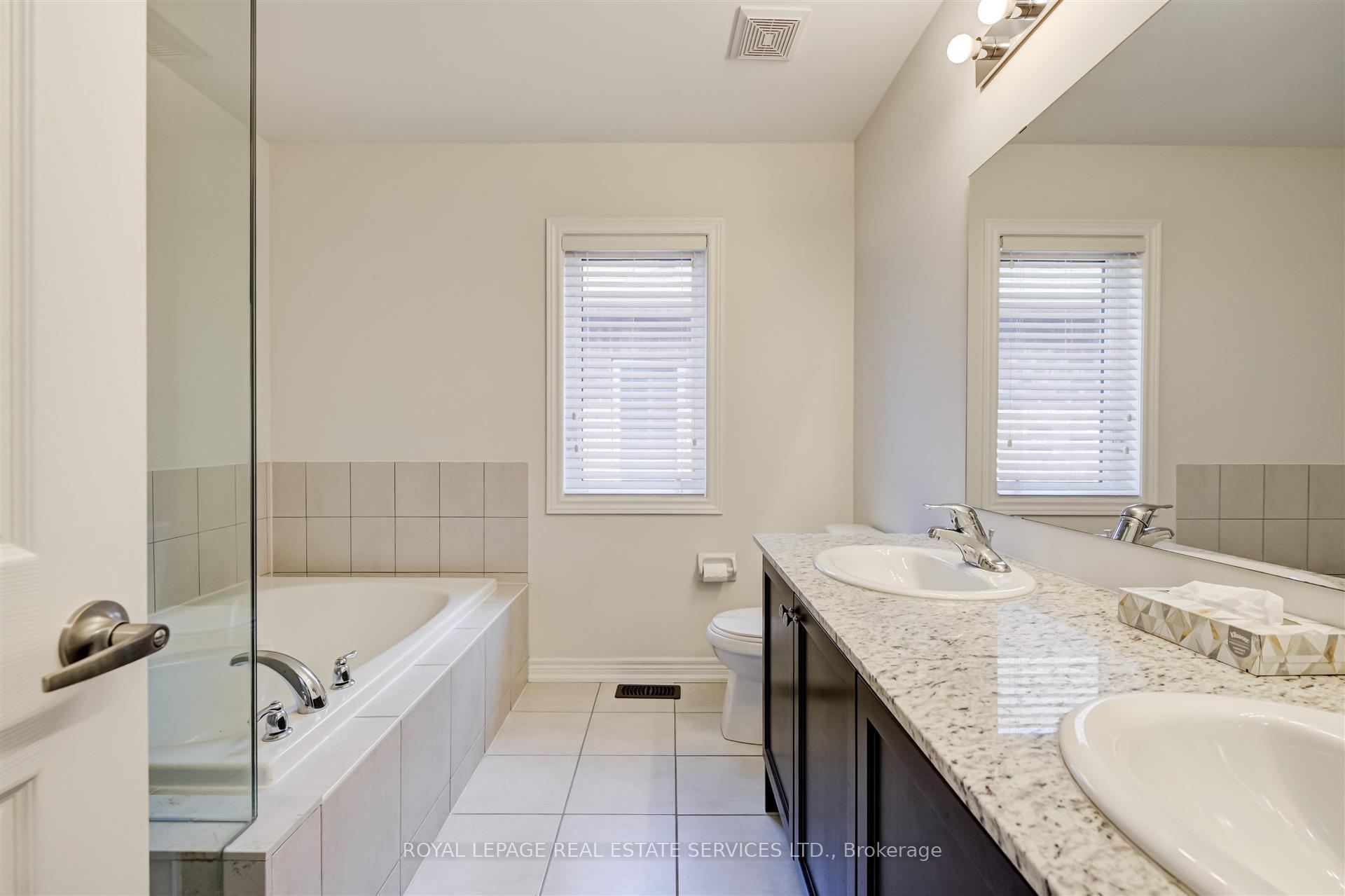 Photo 15 of 27 Erinview Terrace, Etobicoke, Eringate-Centennial-West Deane — HOMEH